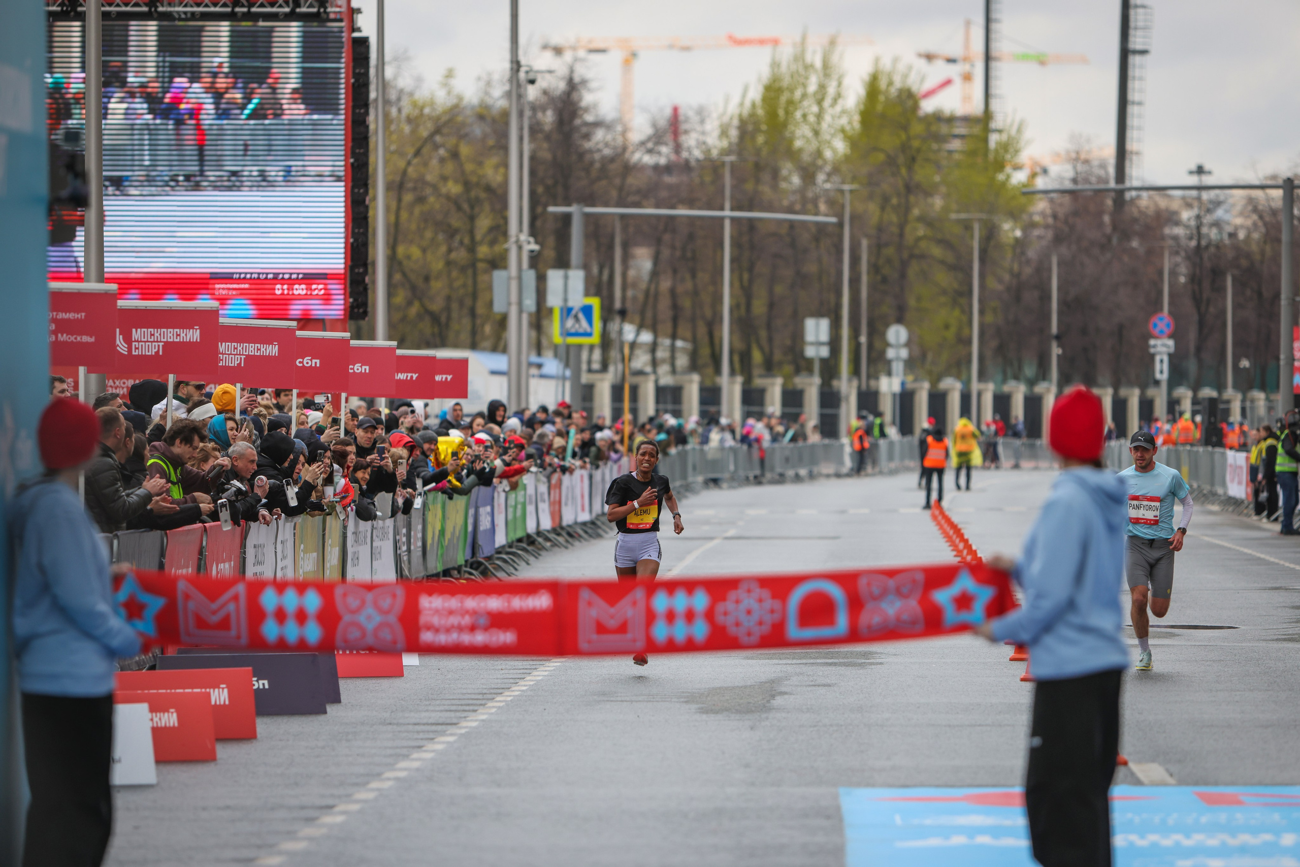 Московский полумарафон 25 и 26.04.26. Фотограф Сергей Ловкий