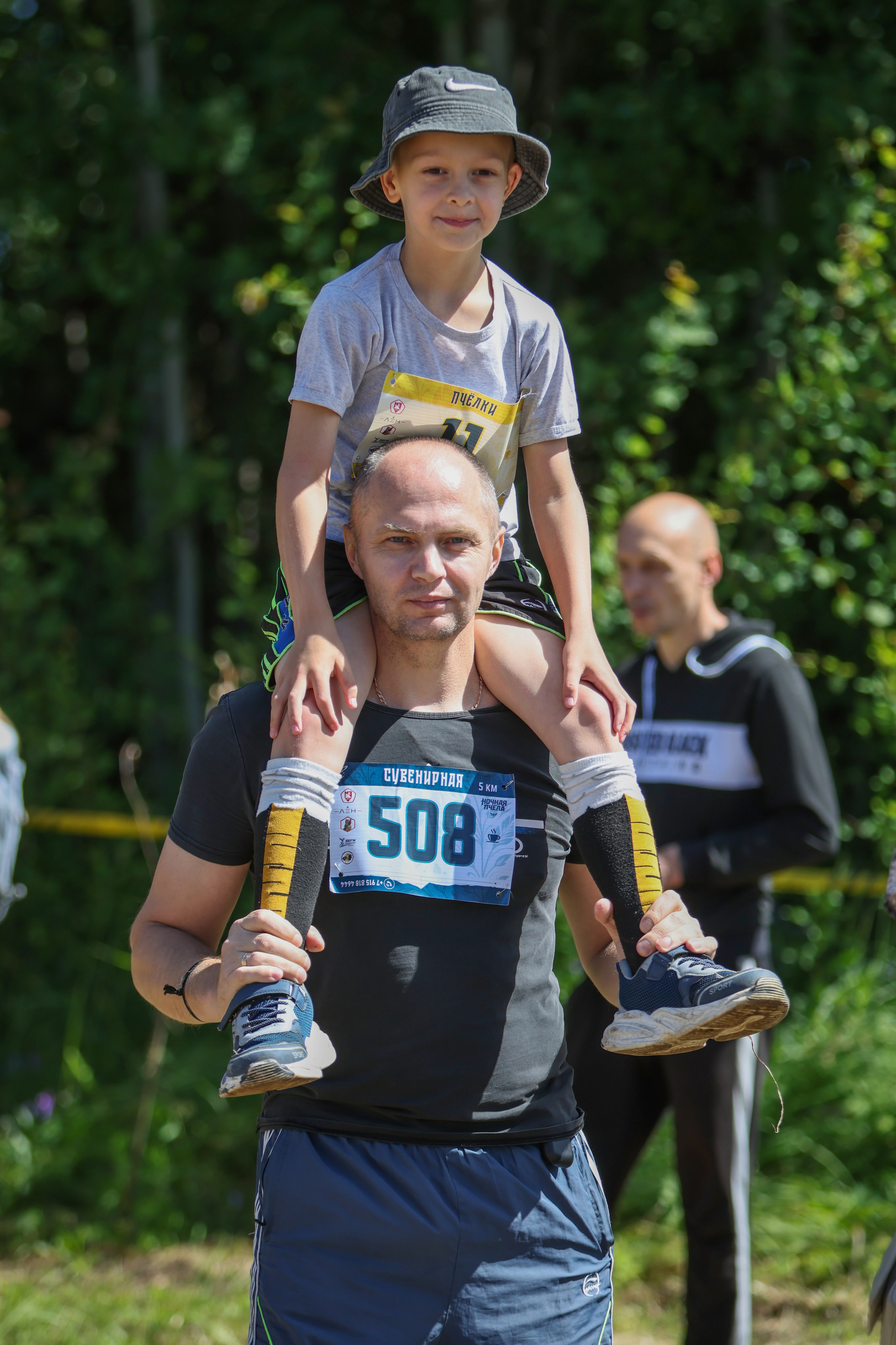 Ночная пчела. Палех. 27.06.26. Фотограф Сергей Ловкий
