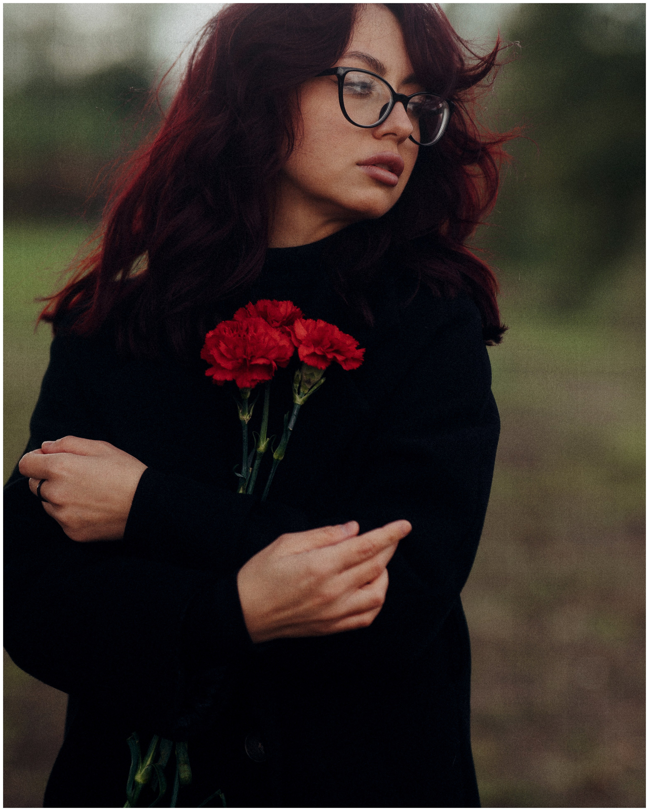 Осенняя фотосессия на природе с гвоздиками