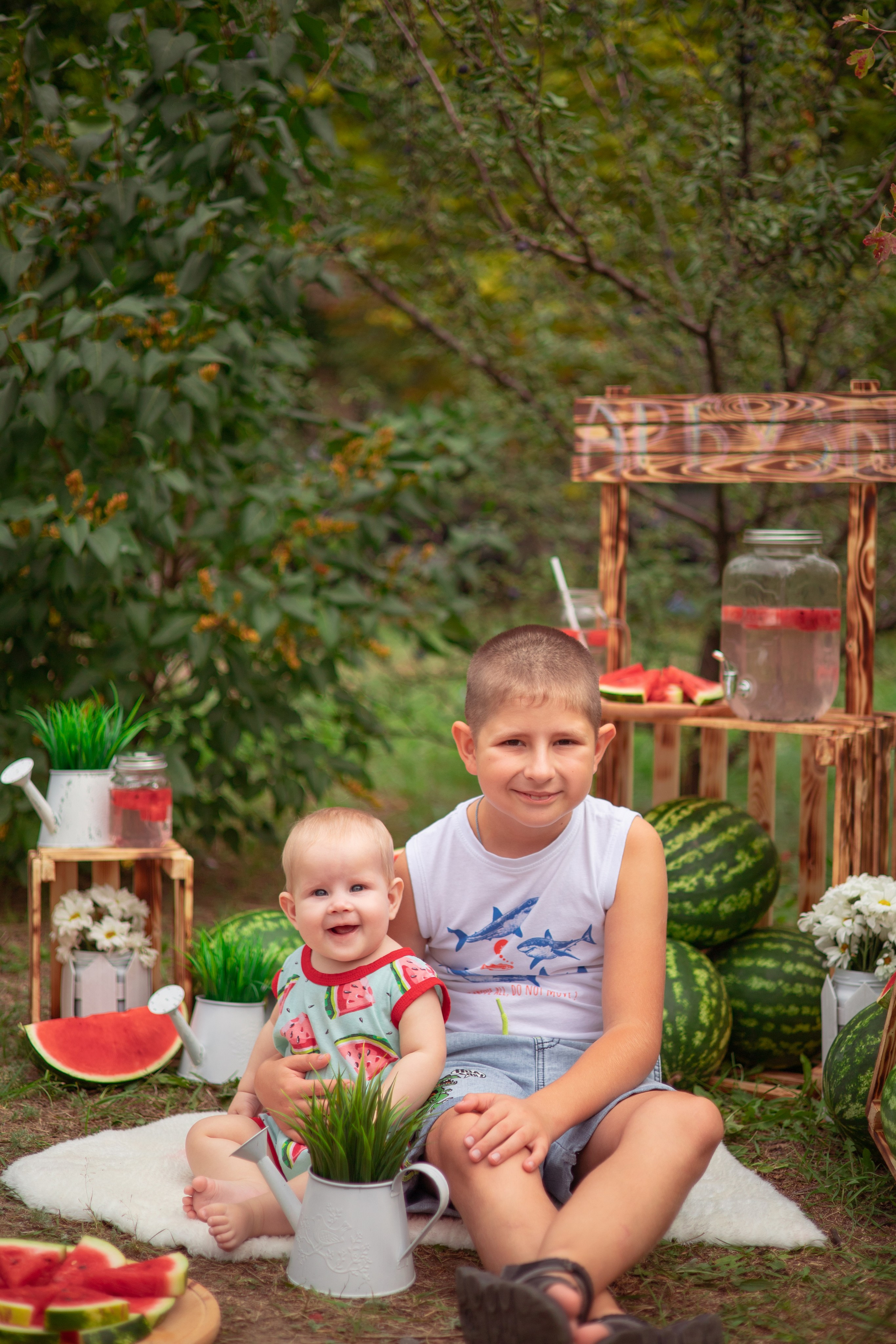 Тимофей и Даша арбузы. Семейный и детский фотограф в Михайловке Татьяна Лестьева