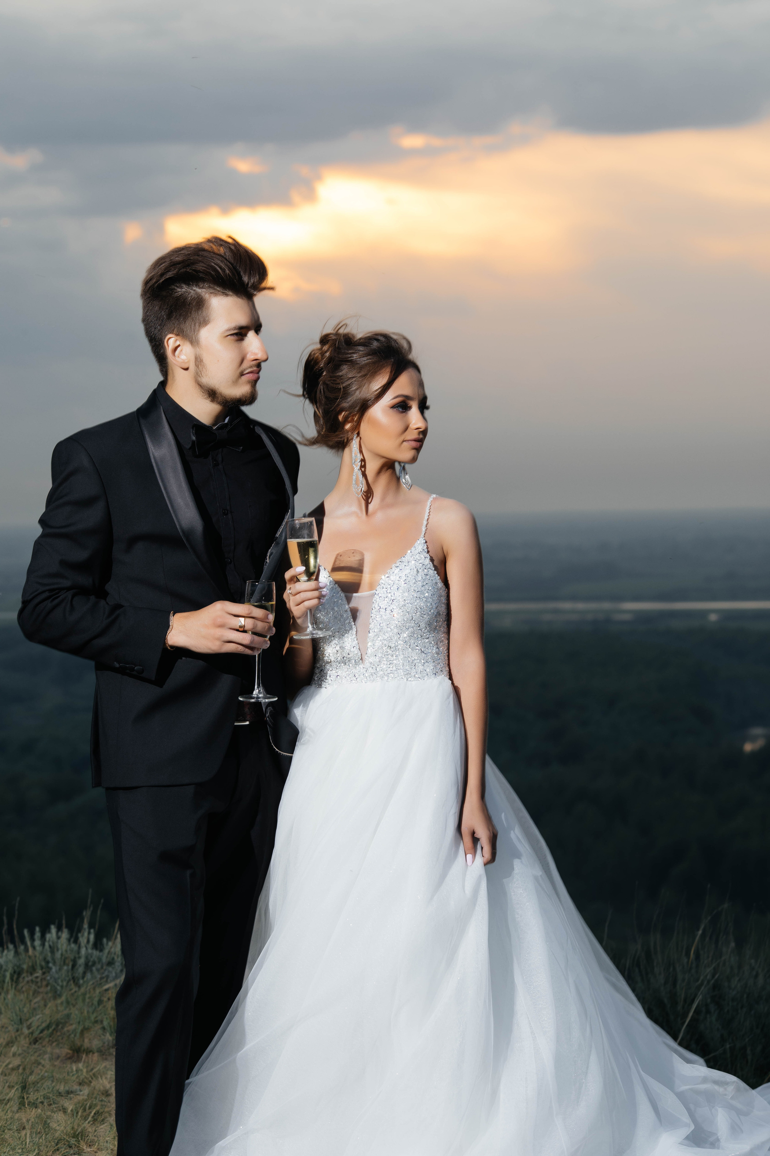 Свадебная прогулка. Навстречу к закату. Свадебный и семейный фотограф Рассказова Виктория