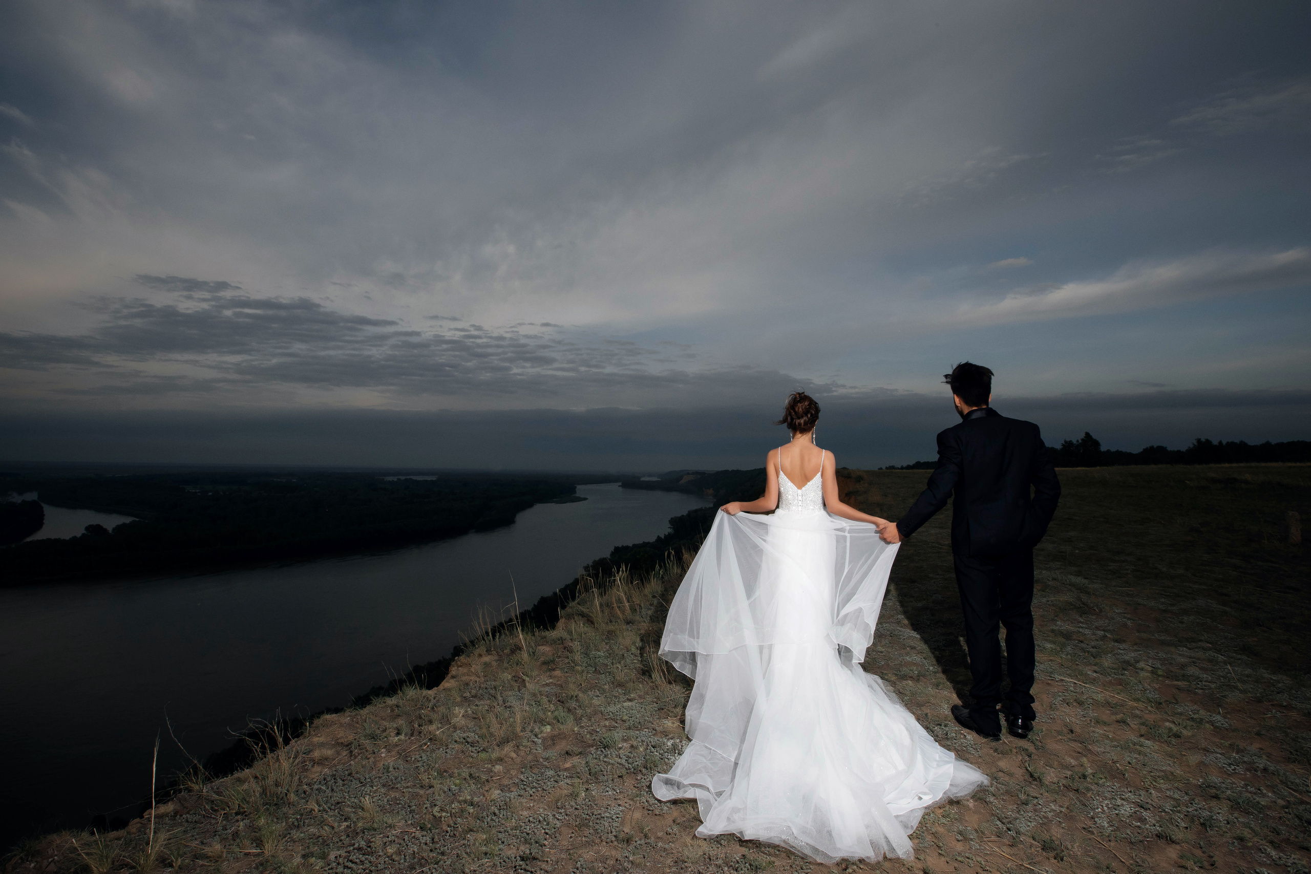 Свадебная прогулка. Навстречу к закату. Свадебный и семейный фотограф Рассказова Виктория