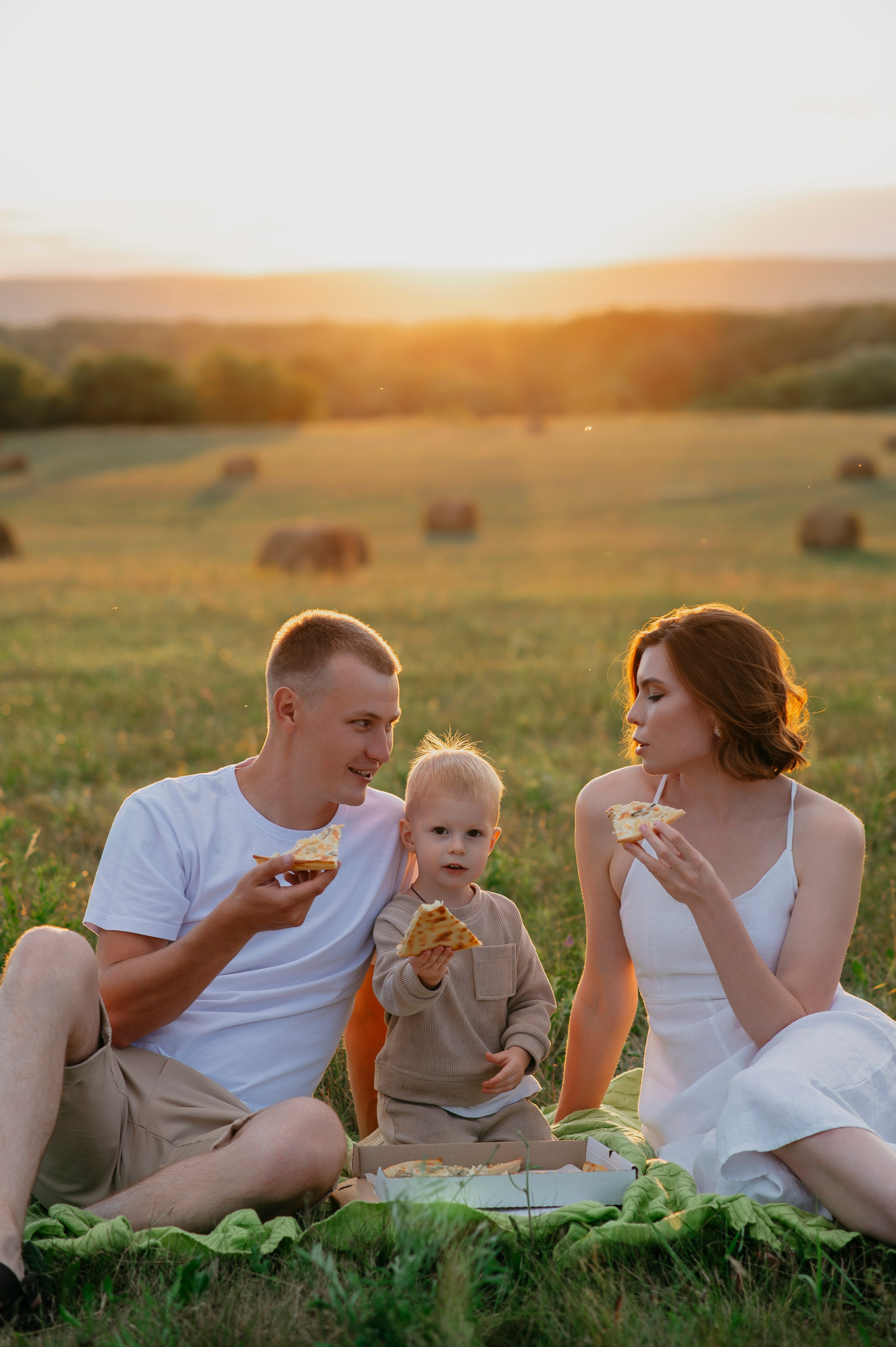 Семейная прогулка на закте. Фотограф Дарья Семина