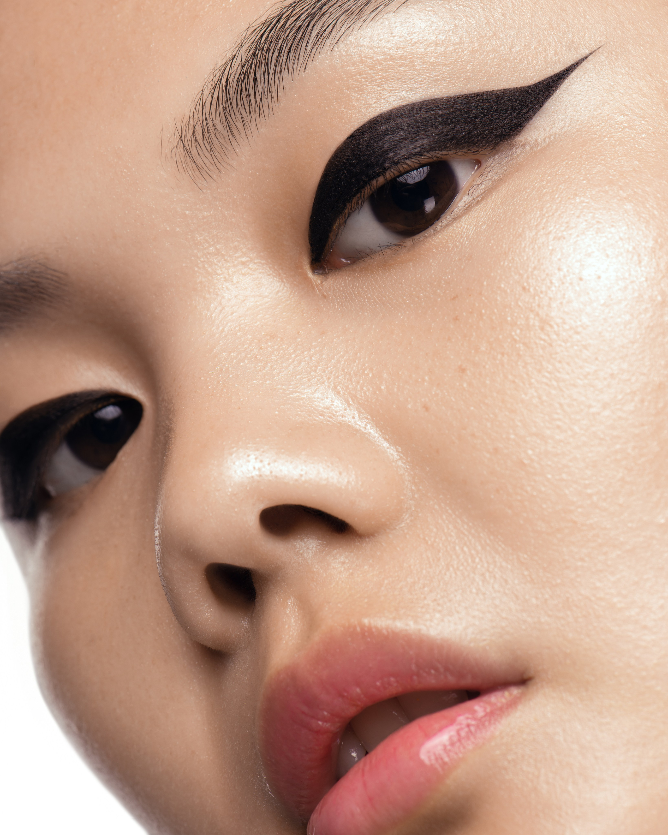 BEAUTY. RETOUCHER / Beauty / Product / Fashion / Commercial