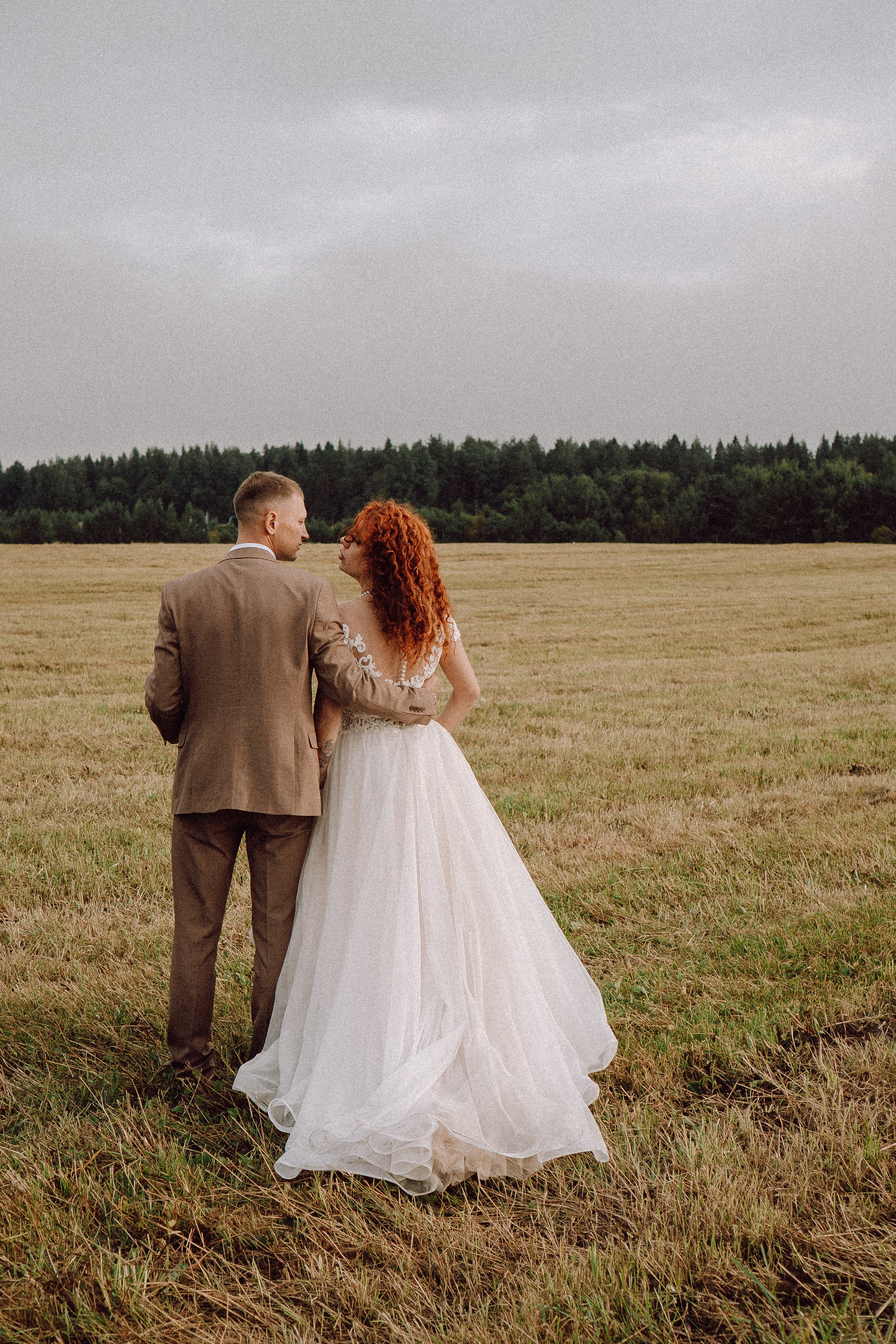 СВАДЕБНАЯ ФОТОСЕССИИЯ ПАРЫ В ГОРОДЕ ПРИОЗЕРСК В СОСНОВОМ ЛЕСУ И С ПИКАПОМ. Профессиональный фотограф, Санкт-Петербург — Виктория Богомолова