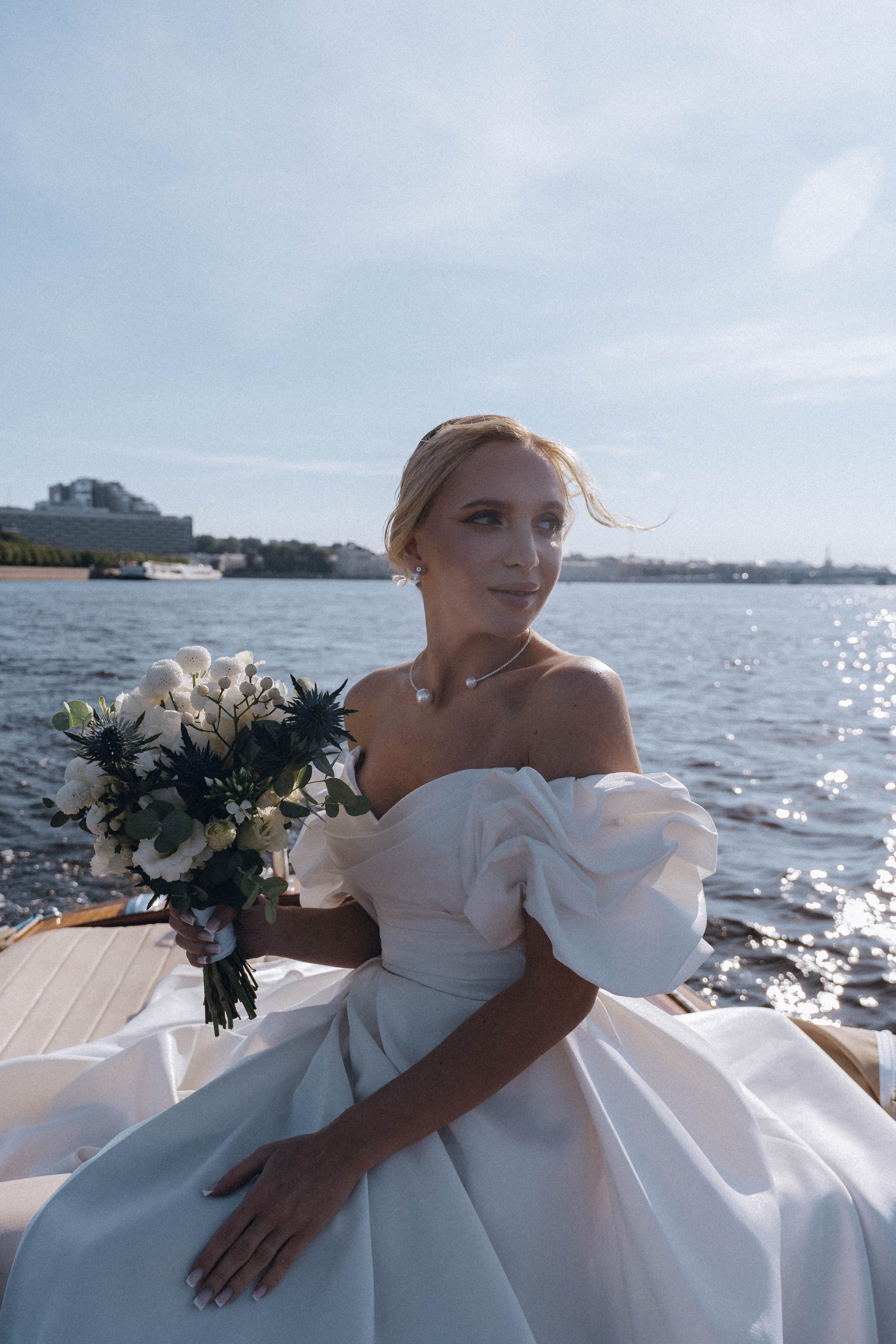 СВАДЕНБНАЯ СЬЕМКА НА КАТЕРЕ ПО КАНАЛАМ САНКТ-ПЕТЕРБУРГА И В АКВАТОРИИ НЕВЫ. Профессиональный фотограф, Санкт-Петербург — Виктория Богомолова