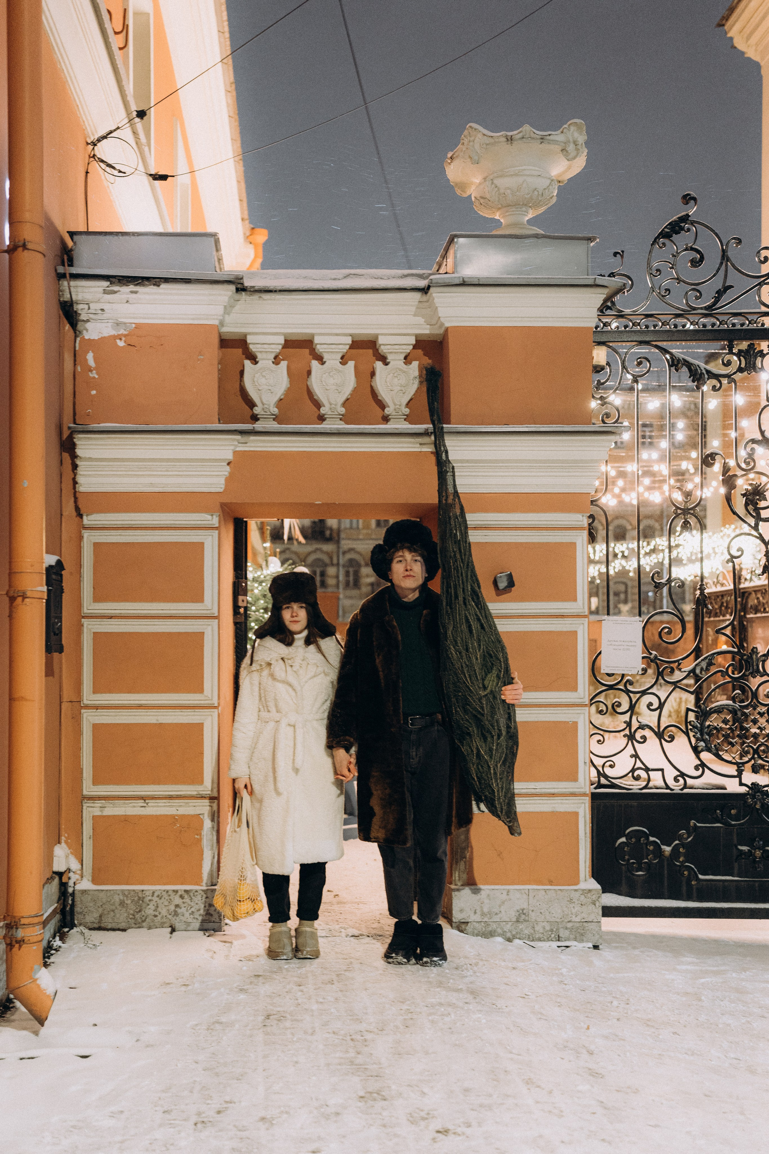 НОВОГОДНЯЯ ПРОГУЛКА ПАРЫ ПО ЧЕРНЫШЕВСКОЙ ПЕРЕД НОВЫМ ГОДОМ. Профессиональный фотограф, Санкт-Петербург — Виктория Богомолова