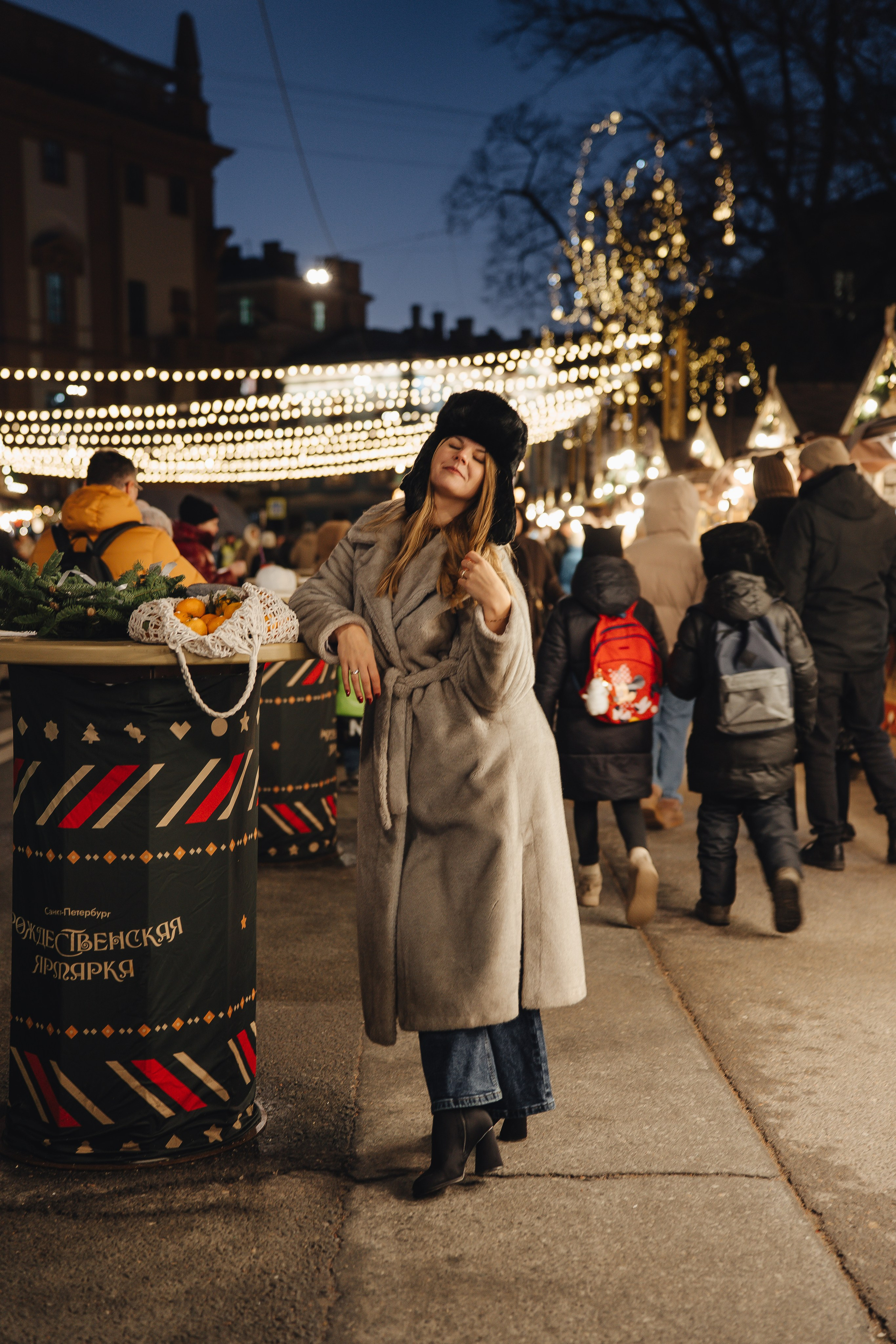 ПРОГУЛКА НА МАНЕЖНОЙ ПЛОЩАДИ ДЛЯ ДЕВУШКИ ПЕРЕД НОВЫМ ГОДОМ (НОВОГОДНЯЯ ФОТОСЕССИИЯ НА МАНЕЖНОЙ ПЛОЩАДИ). Профессиональный фотограф, Санкт-Петербург — Виктория Богомолова