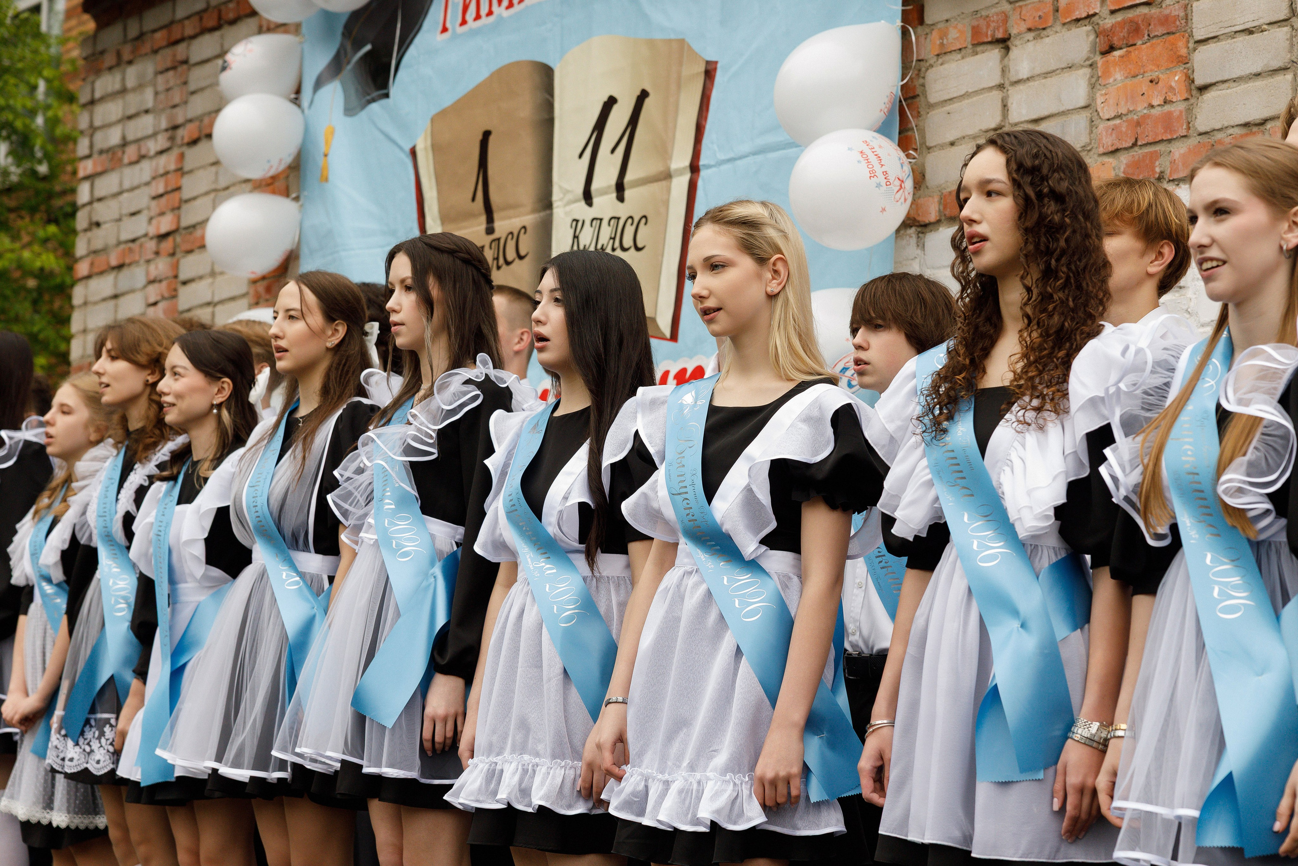 Последний звонок Гимназия Артем. Photoalbum-vl.ru