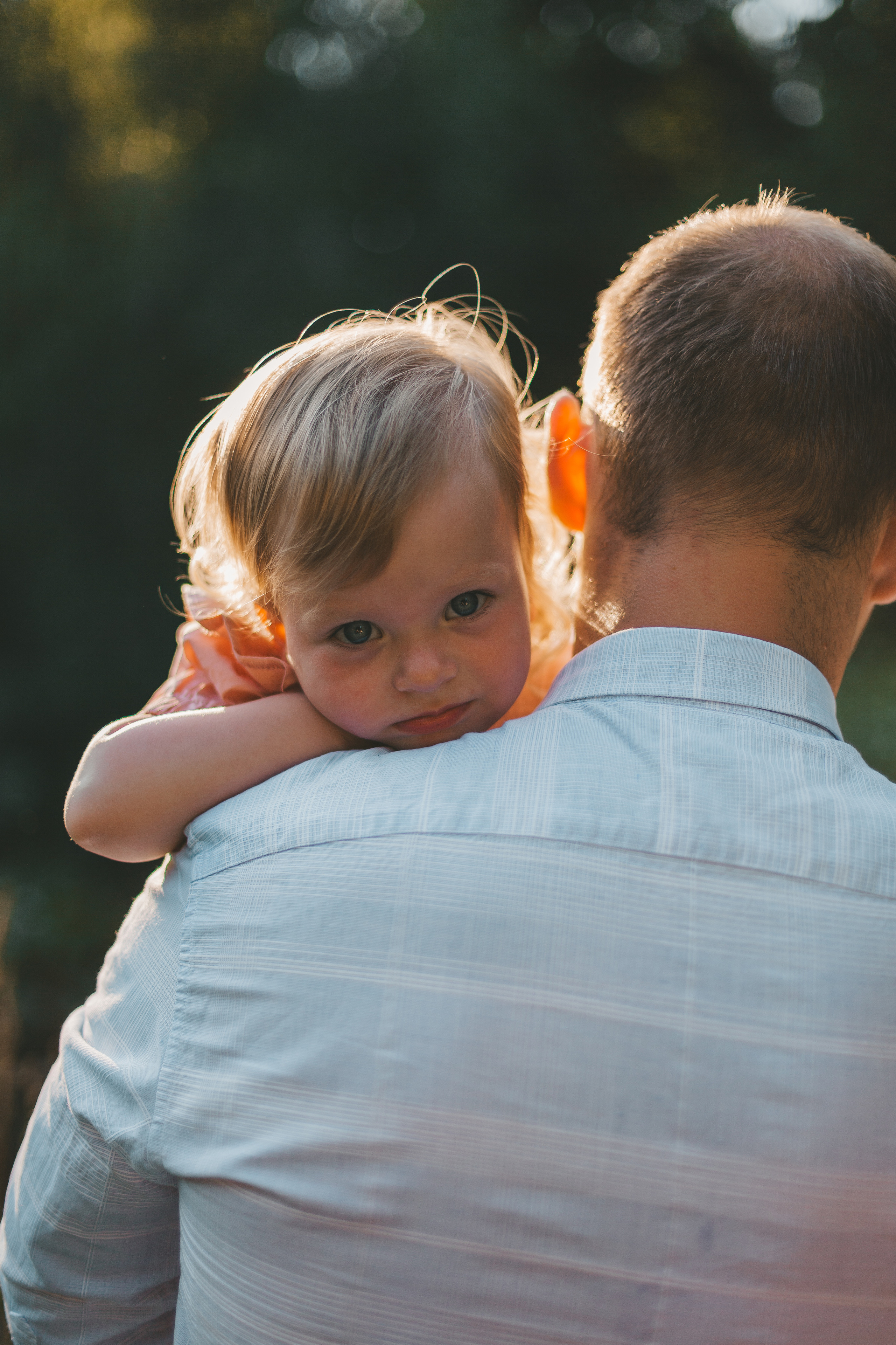 папа и дочка в обнимку