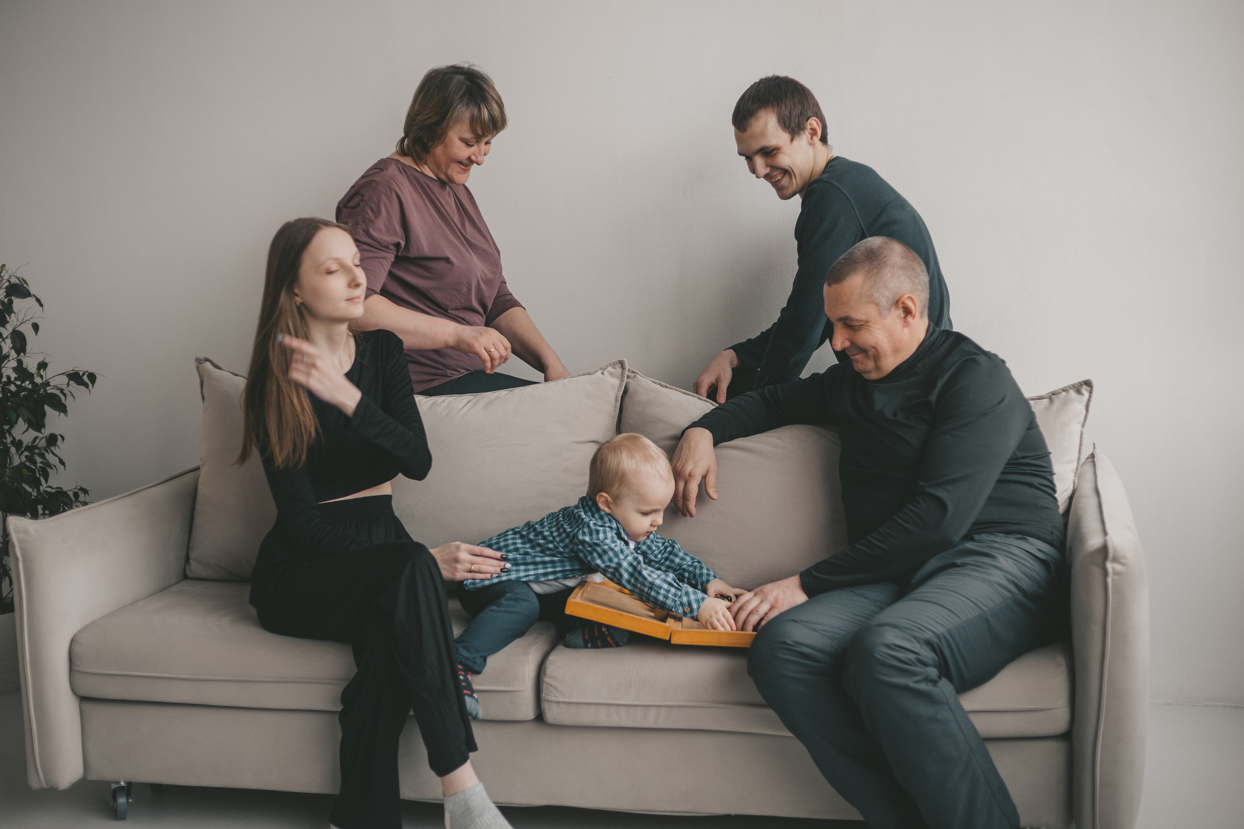 Съемка всей семьи в студии. Фотограф Андреева Юлия. Москва