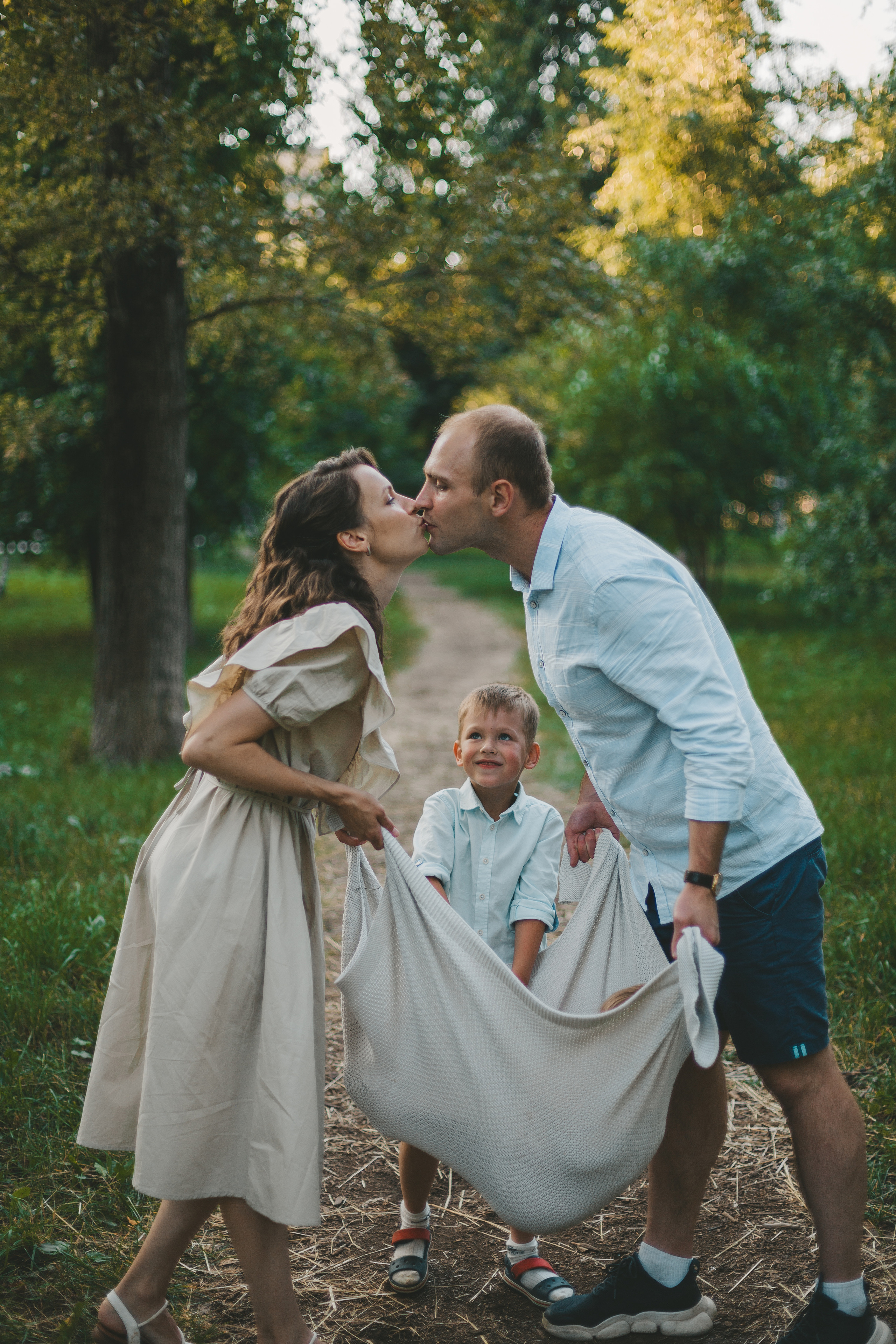 Семейная фотосессия на закате в парке. Фотограф Андреева Юлия. Москва