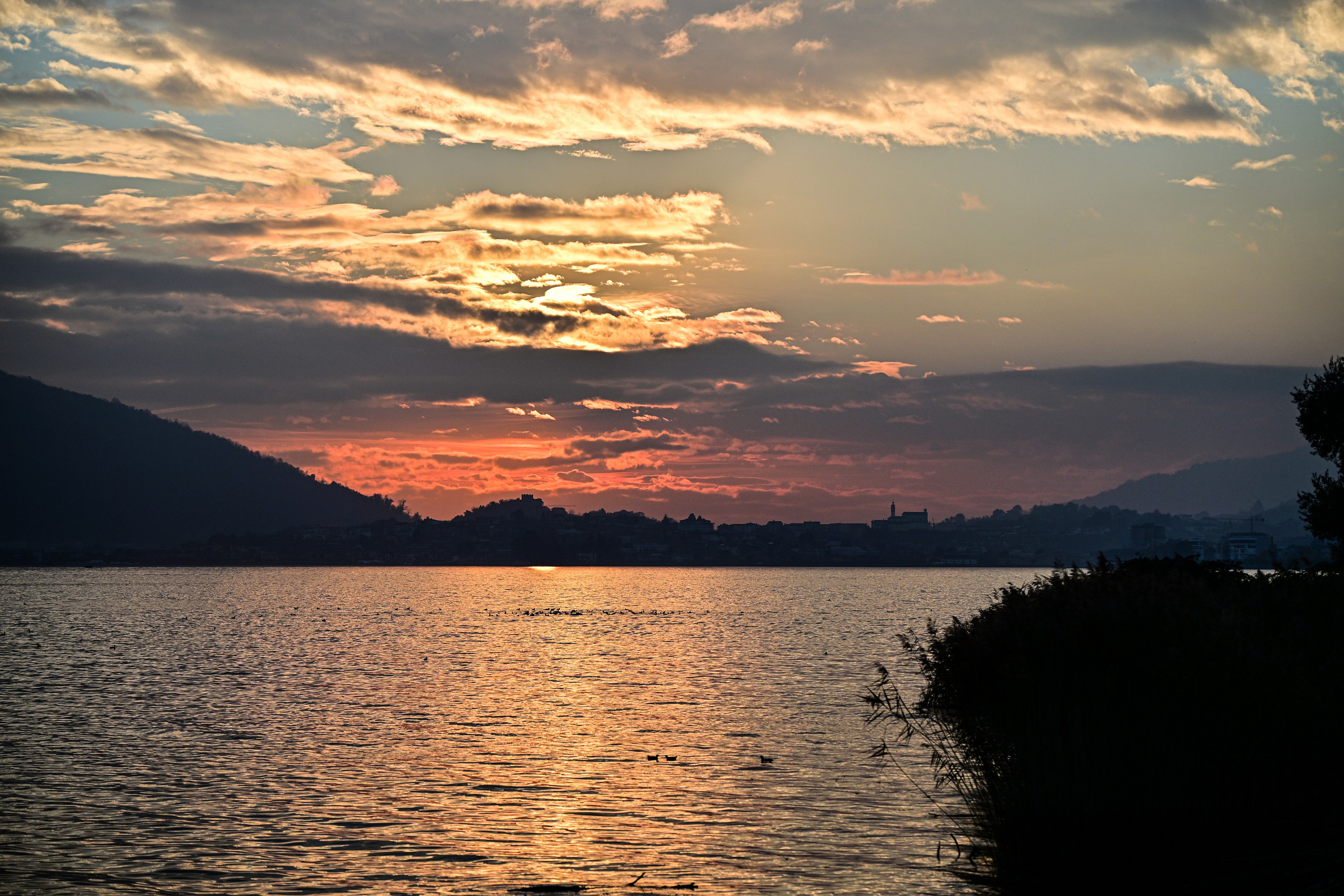 Lago d'iseo and hotel. Фотограф Минск