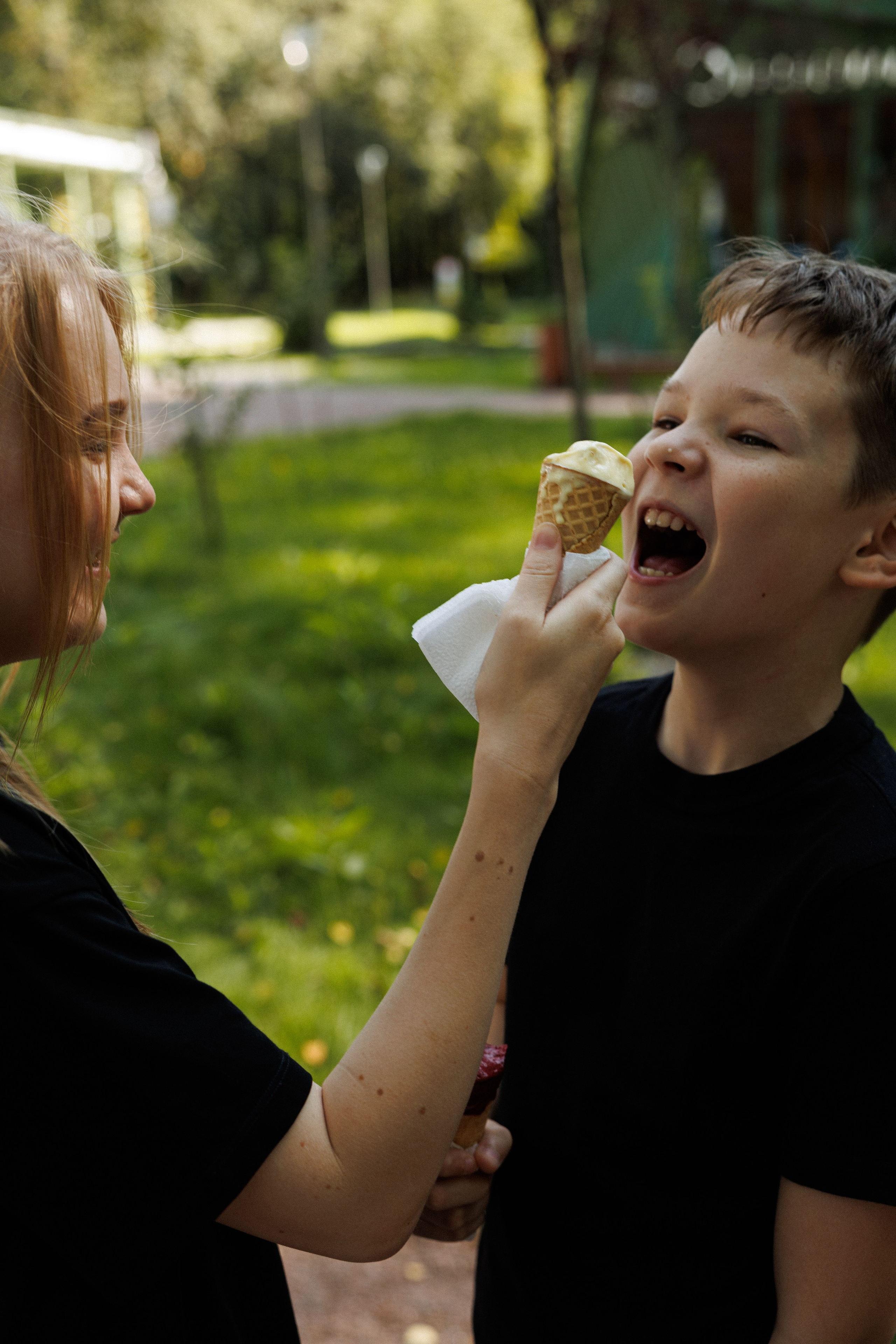 Юля и ее младший брат. Привет! Меня зовут Лера, я фотограф в Нижнем Новгороде