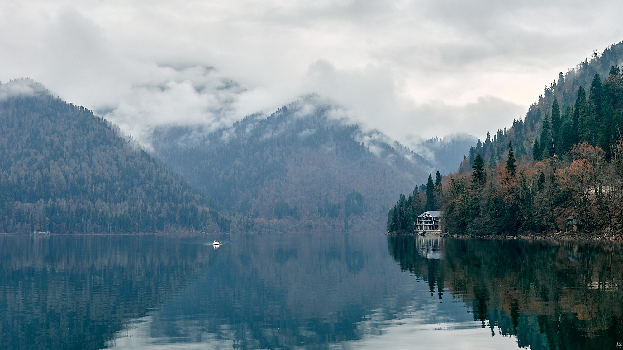 Озеро Рица, Абхазия. Декабрь 2024. Фотографии отовсюду и обо всем