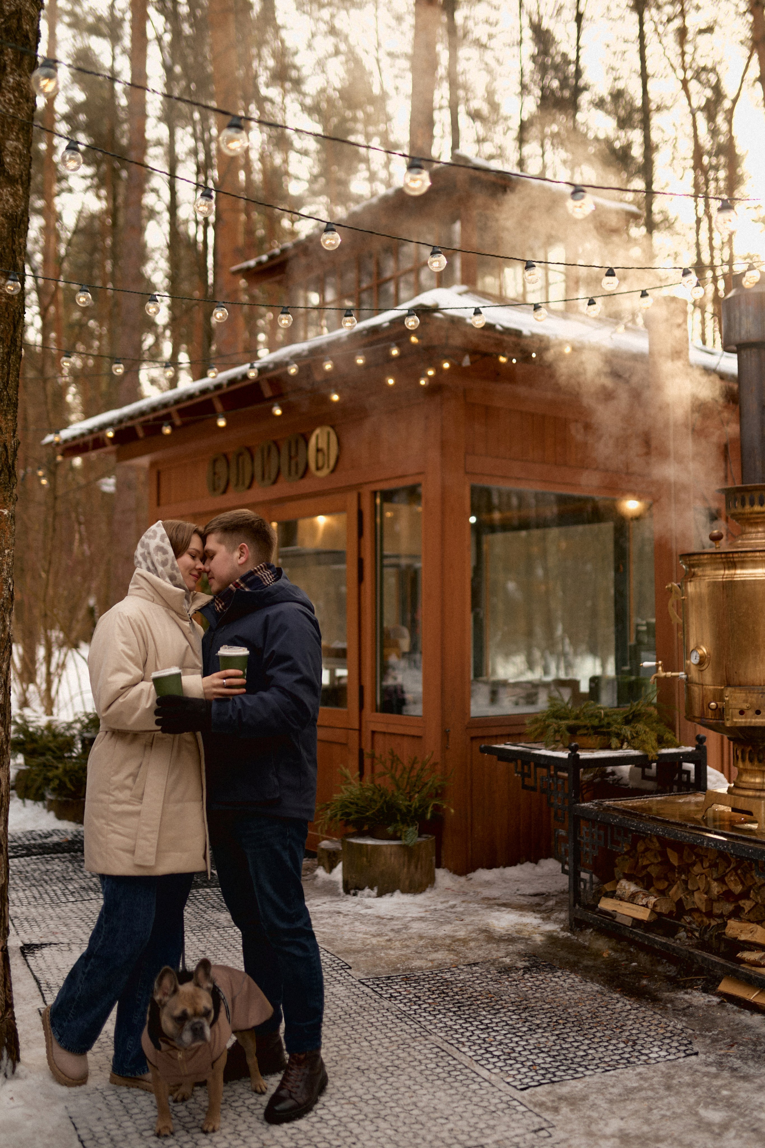 Лавстори в зимнем лесу. Сестры Карабаза. Фотографы и ретушеры в Москве и Санкт-Петербурге