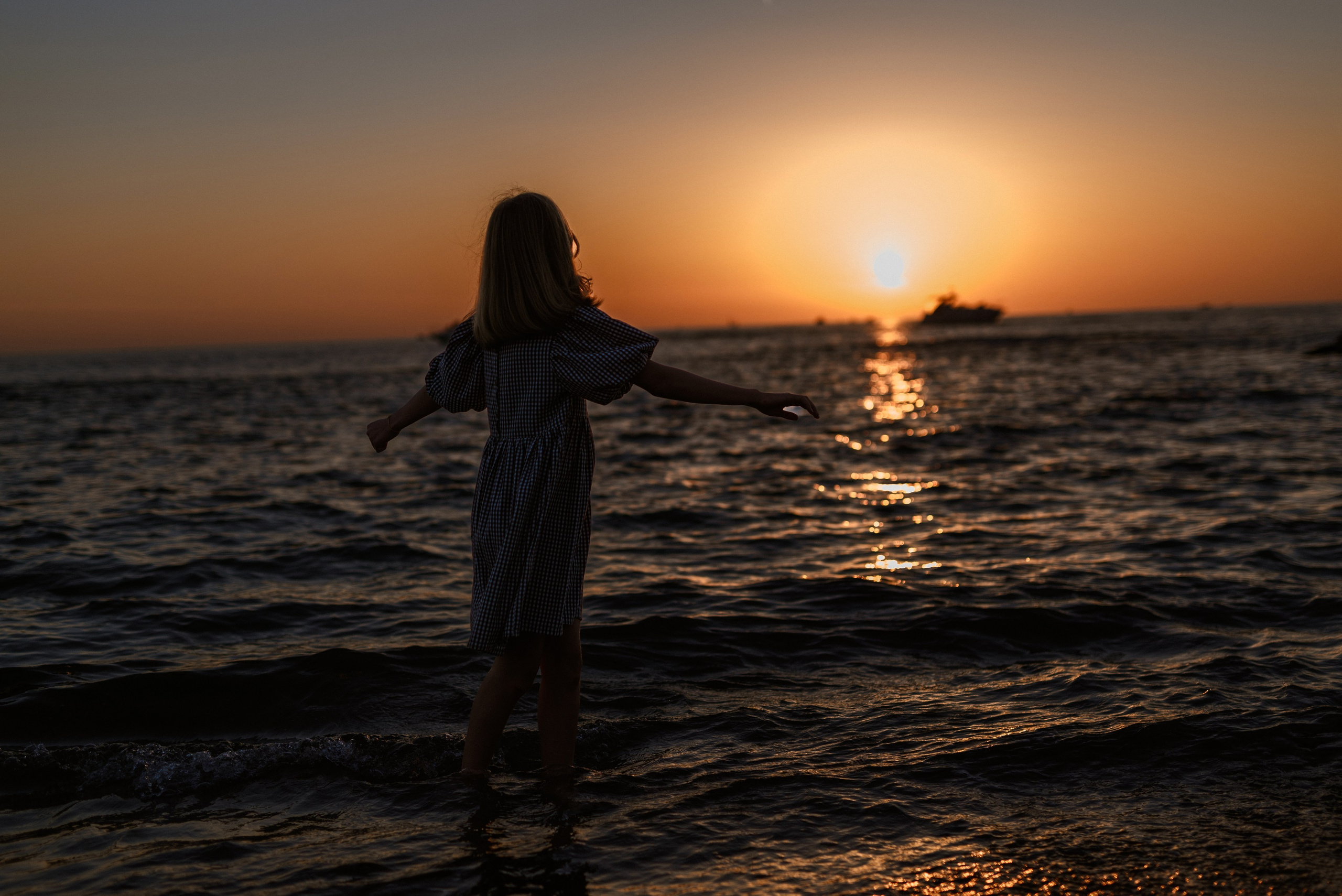 Фотосессия для мамы и дочки у моря в Сочи — яркие снимки на фоне тропической природы