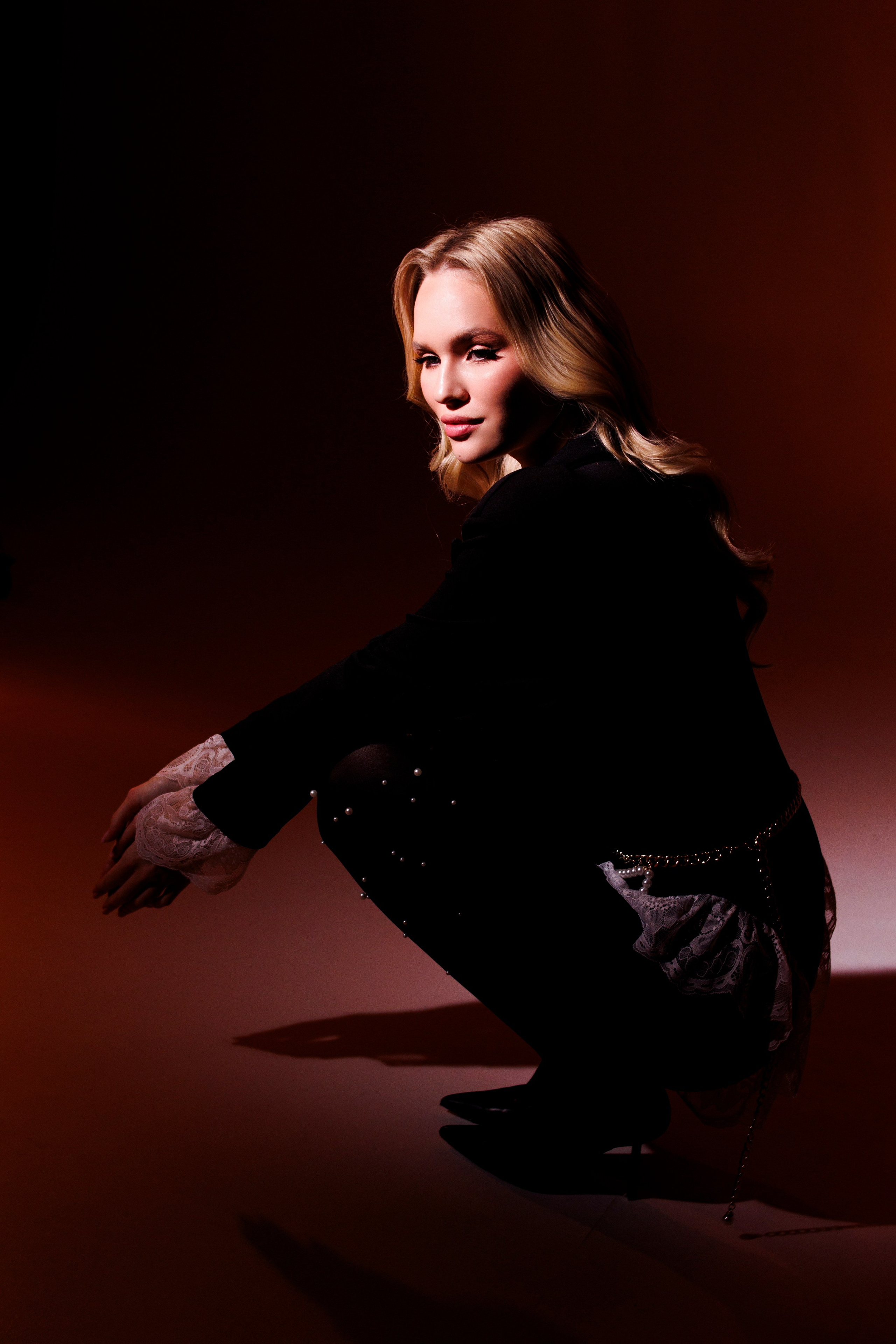 Фотосессия в студии. Я — фотограф, который помогает запечатлеть самые важные моменты вашей жизни!