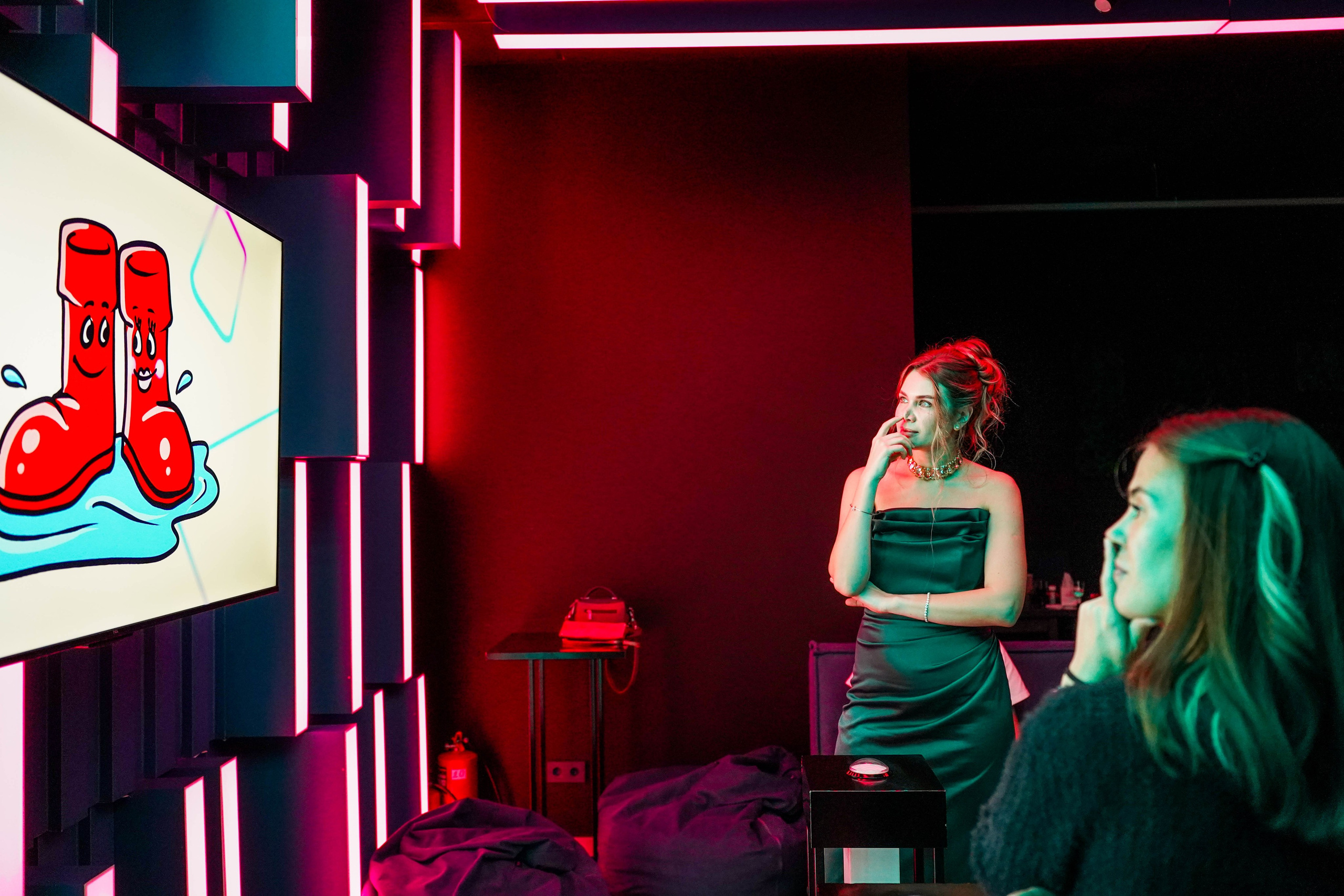 ДВА ДИВАНА ШОУ (ВЗРОСЛОЕ). Главная