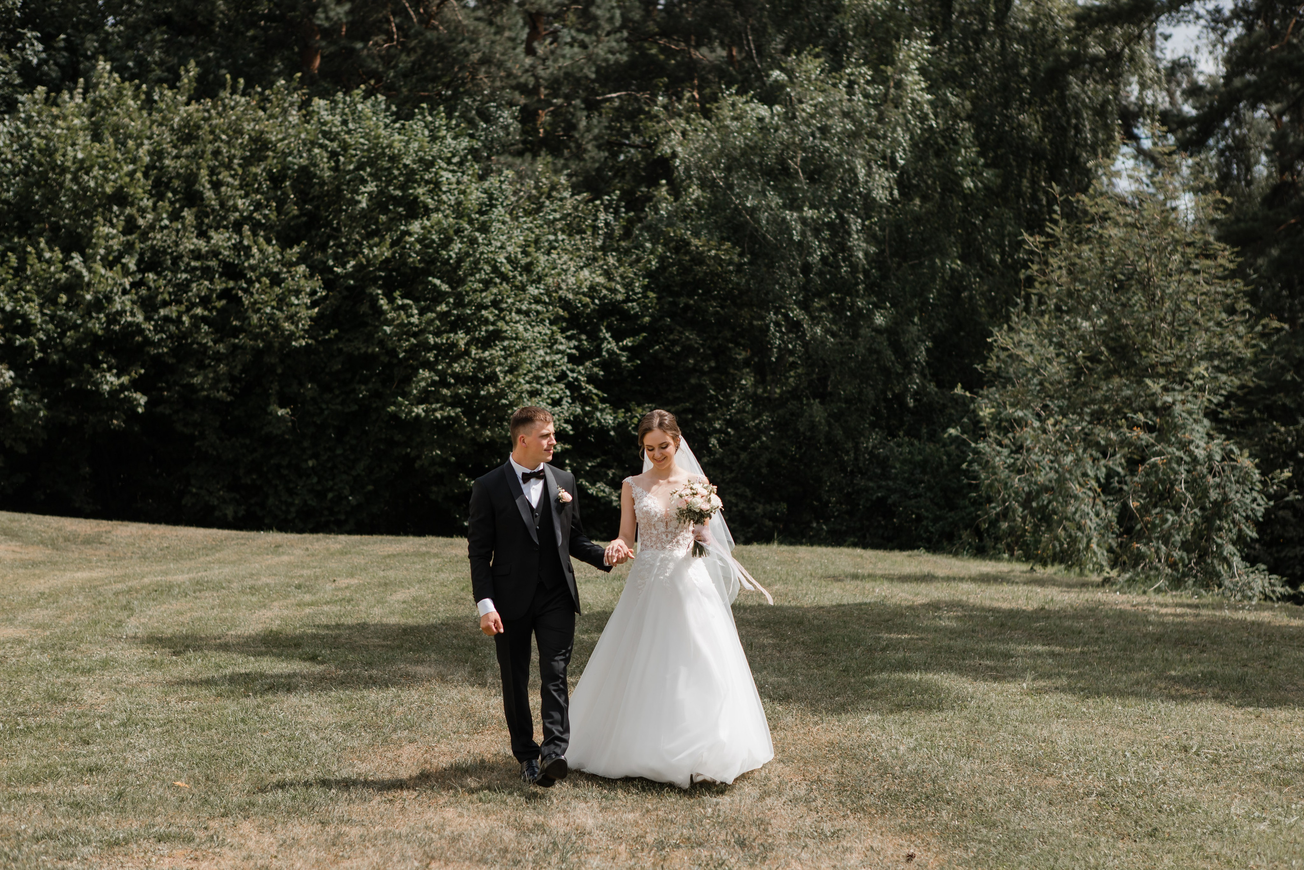 Свадебная фотосъемка Михаила и Ольги. День нашей свадьбы. Видеосъемка и фотосъемка свадеб. Фотограф и оператор на свадьбу. Видеосъемка подкастов, собственная видео-фотостудии. Предметная фотосъемка