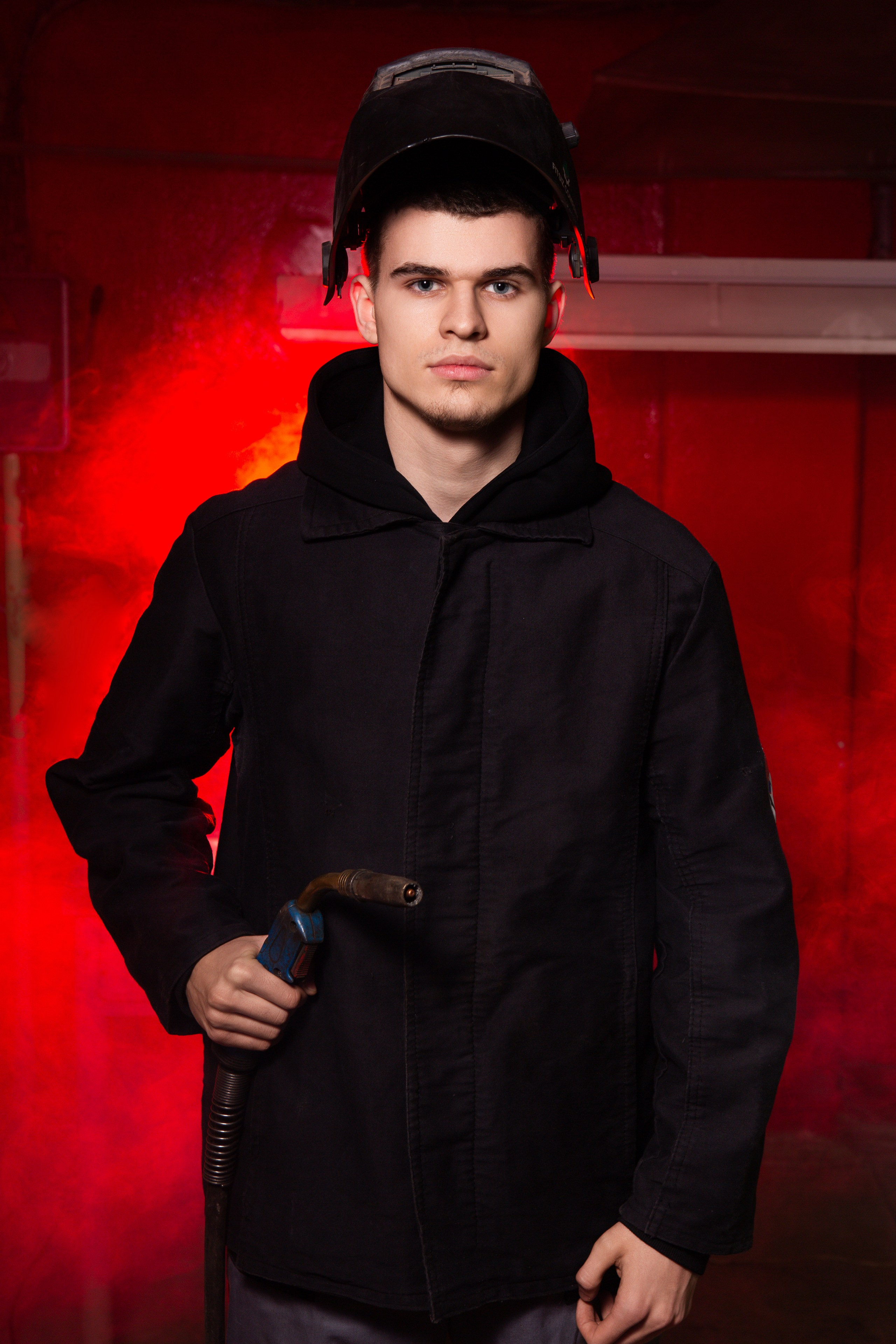 Портретная Фотосессия в Цеху для Выпускников Сварщиков | Твой Альбом Мценск. ТВОЙ АЛЬБОМ / ТВОИ ПРАВИЛА