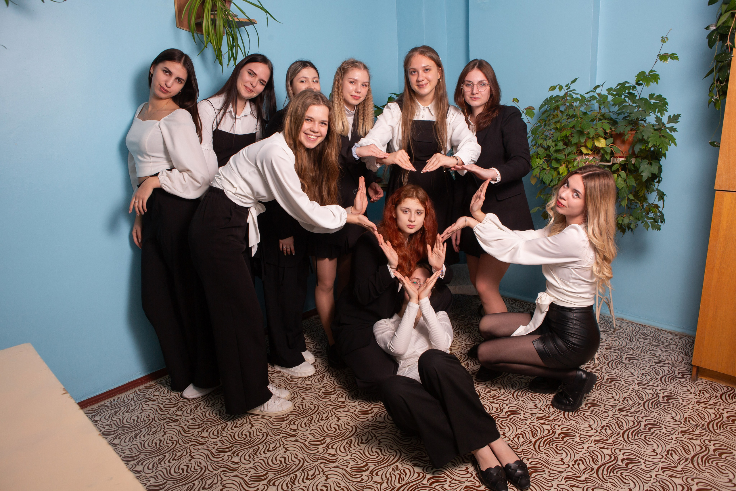 ФОТОСЕССИЯ В КЛАССЕ ДЛЯ 11 КЛАССОВ -1. ТВОЙ АЛЬБОМ / ТВОИ ПРАВИЛА