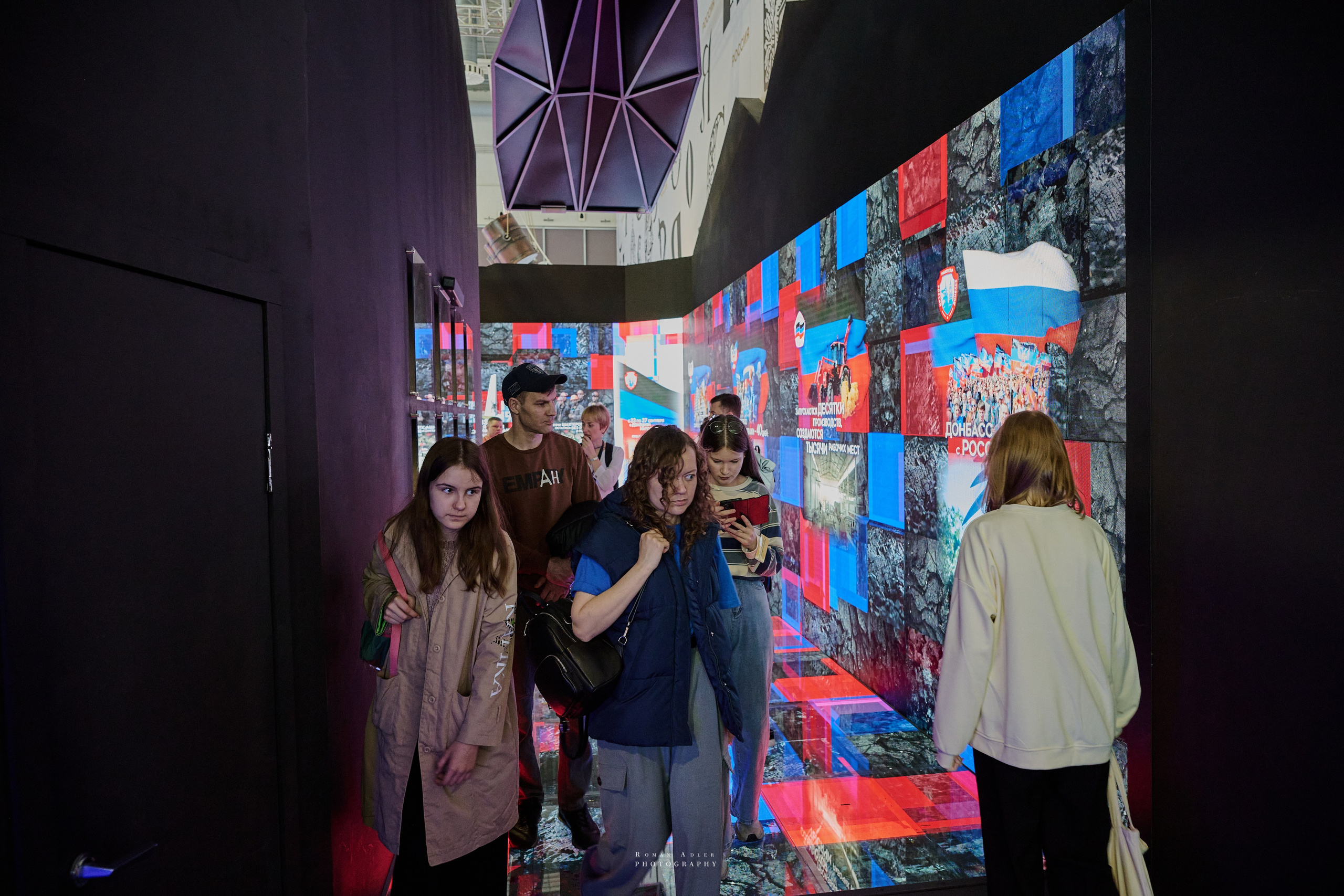 Международная выставка-форум «Россия»: экспозиция «Регионы России». Фотограф Роман Адлер