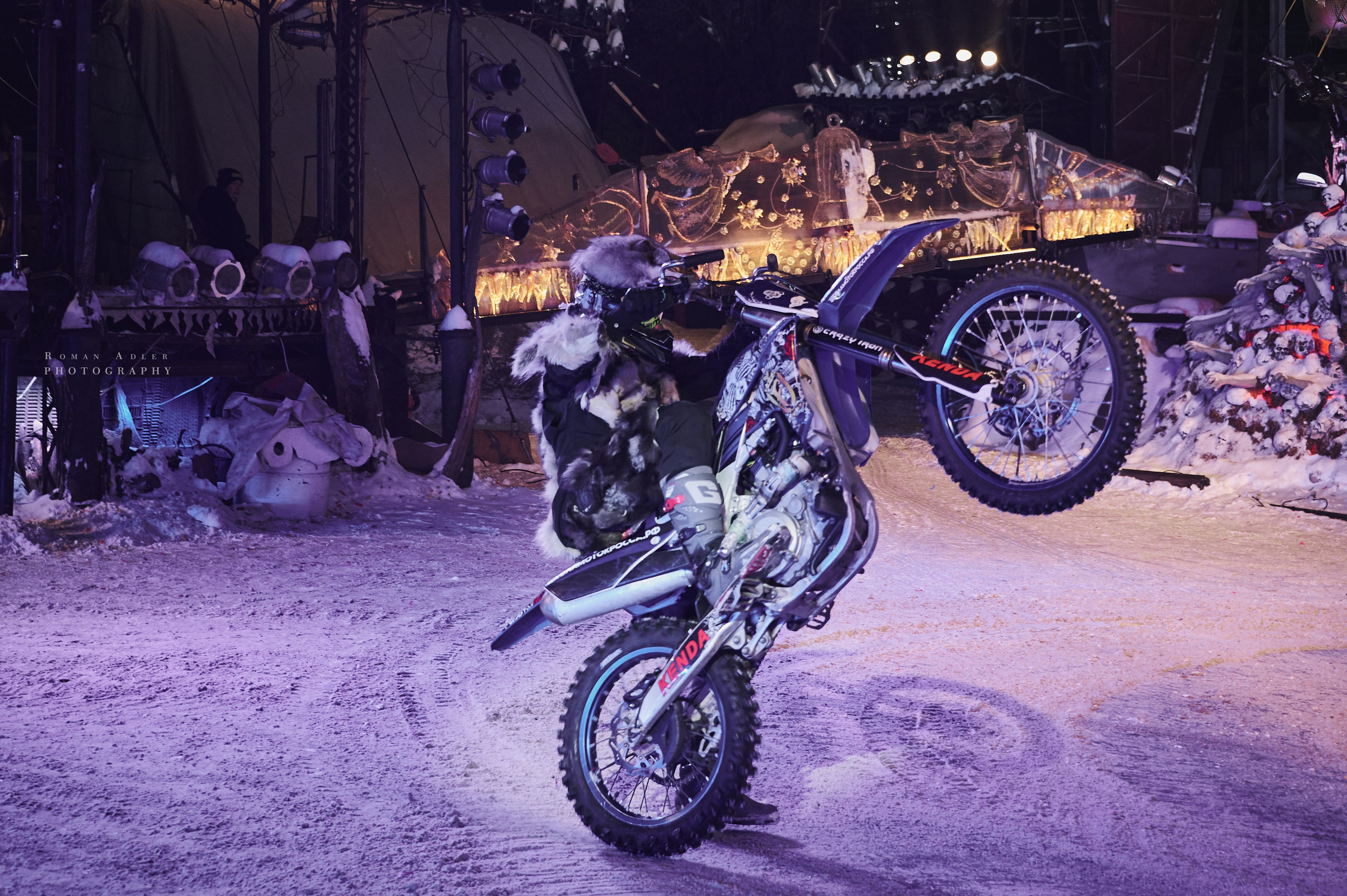 Новогодняя сказка от Ночных волков. Фотограф Роман Адлер