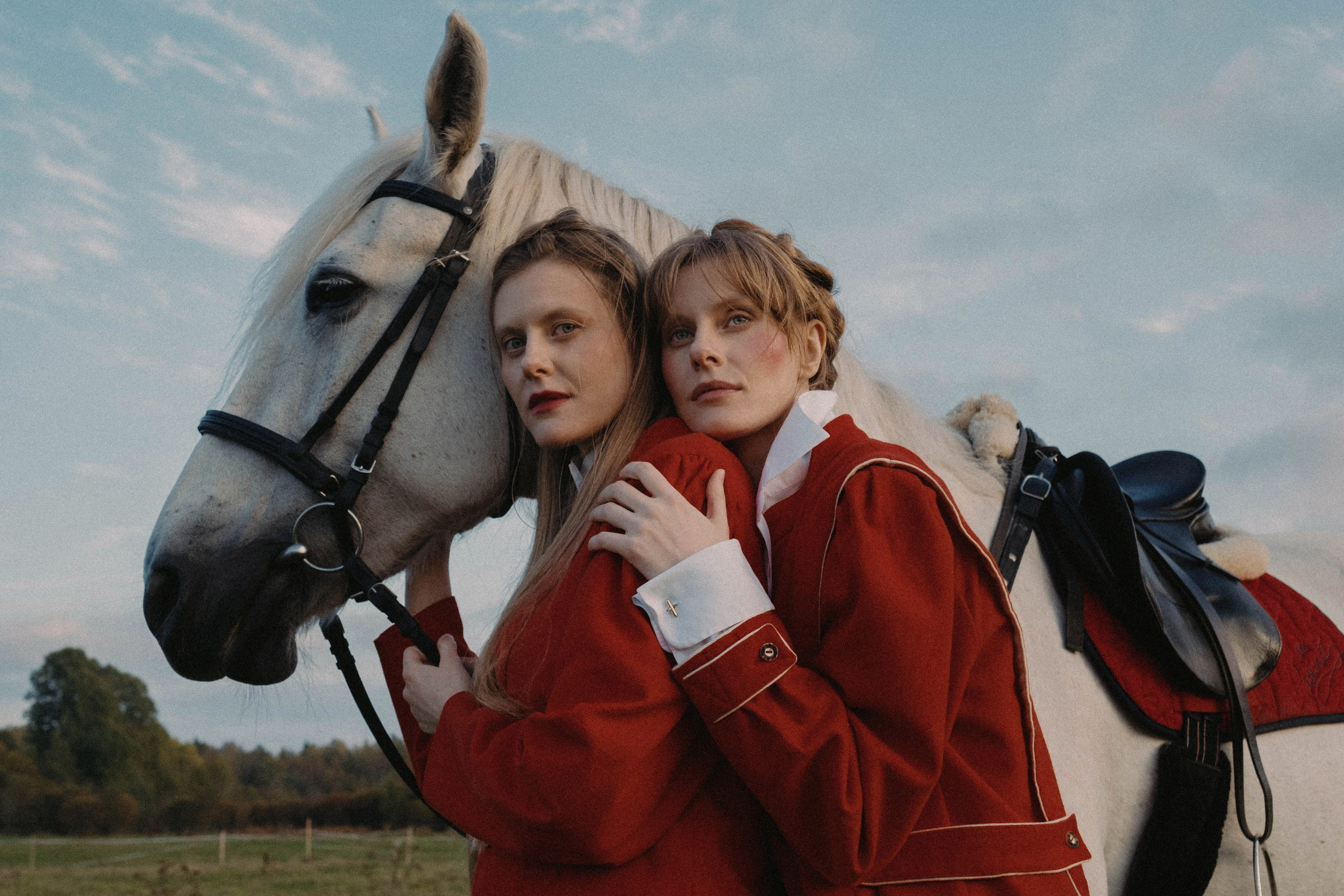 Behind your shoulders. Фотограф и Стилист в Санкт-Петербурге Алеся Хомиченок и Игорь Гарин