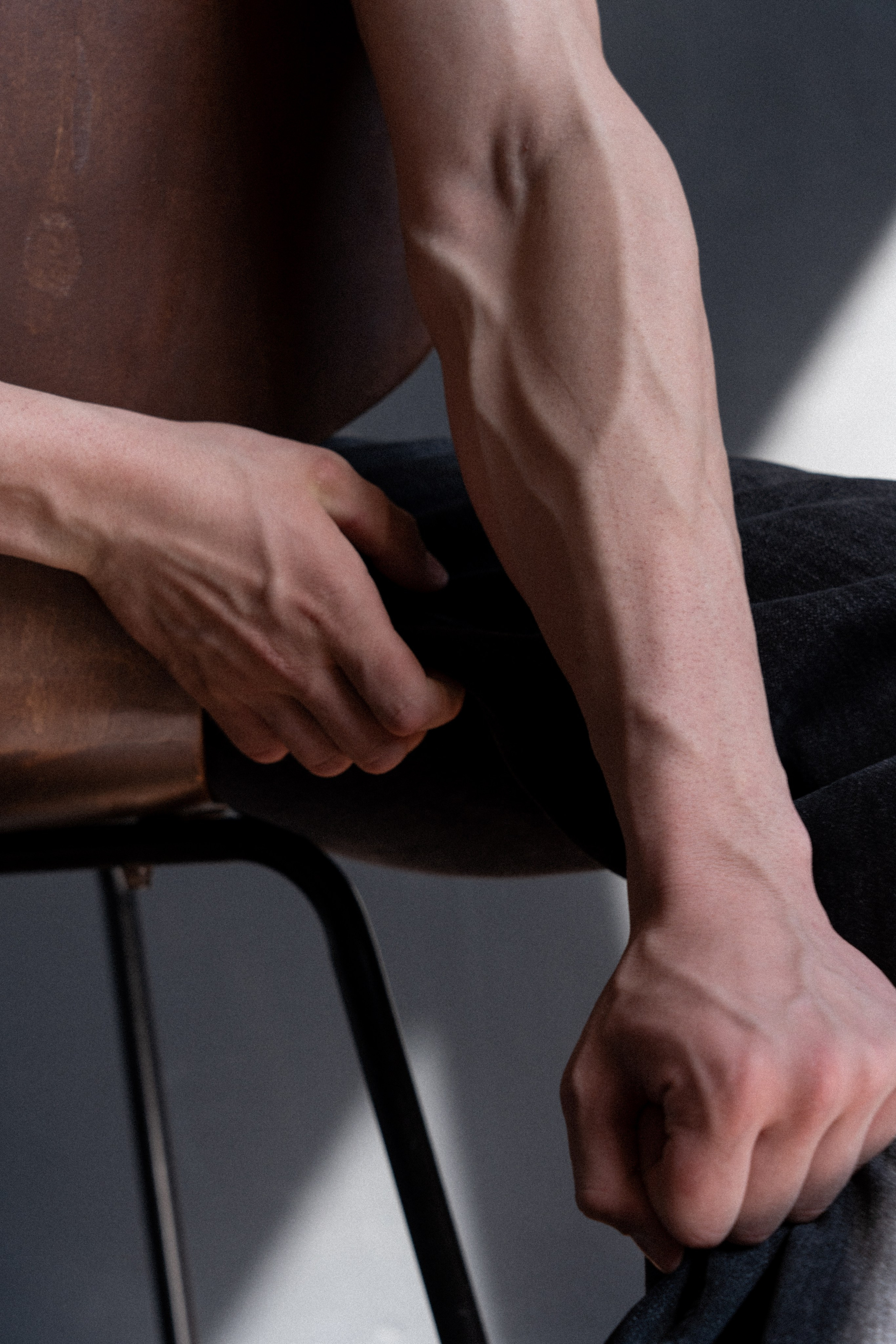 Мужской портрет в студии. Фотограф Елизавета Потешкина