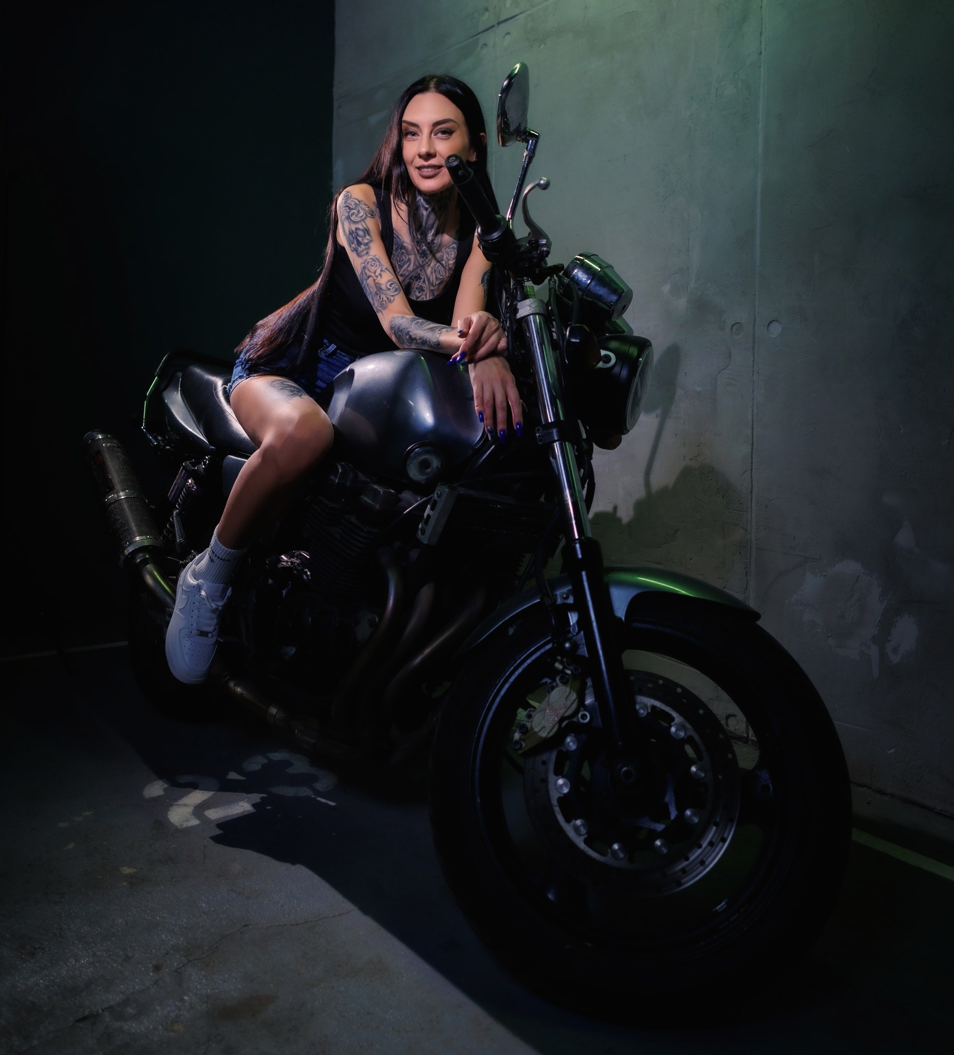 Портрет с мото. Свадебный и репортажный фотограф в Москве и Московской области