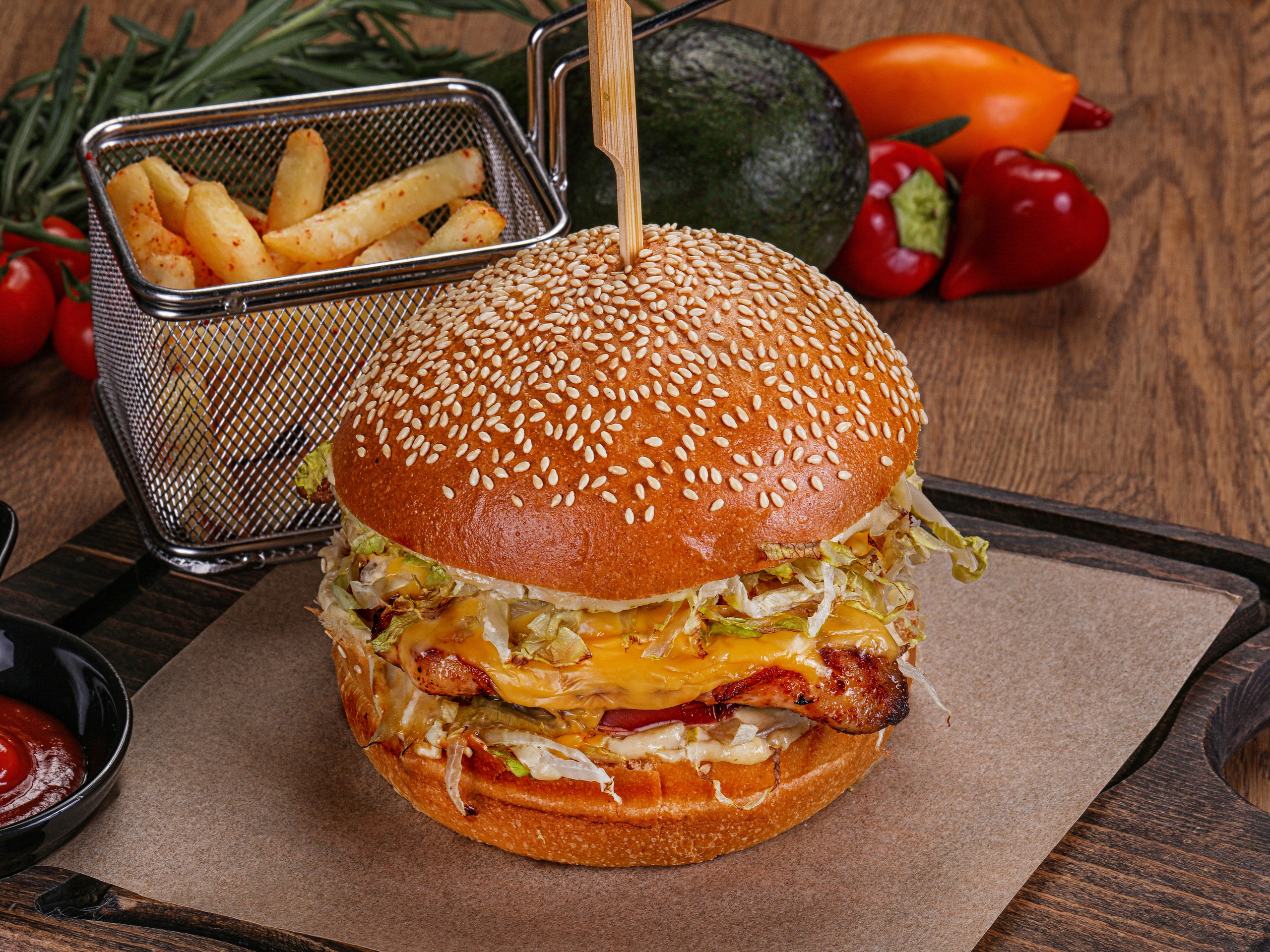 Фотосъемка бургеров и гамбургеров. Заказ по тел.: +7 (906) 006-90-22. Фуд-фотограф Андрей Старостин — съемка еды в Москве. 9000 руб. в час