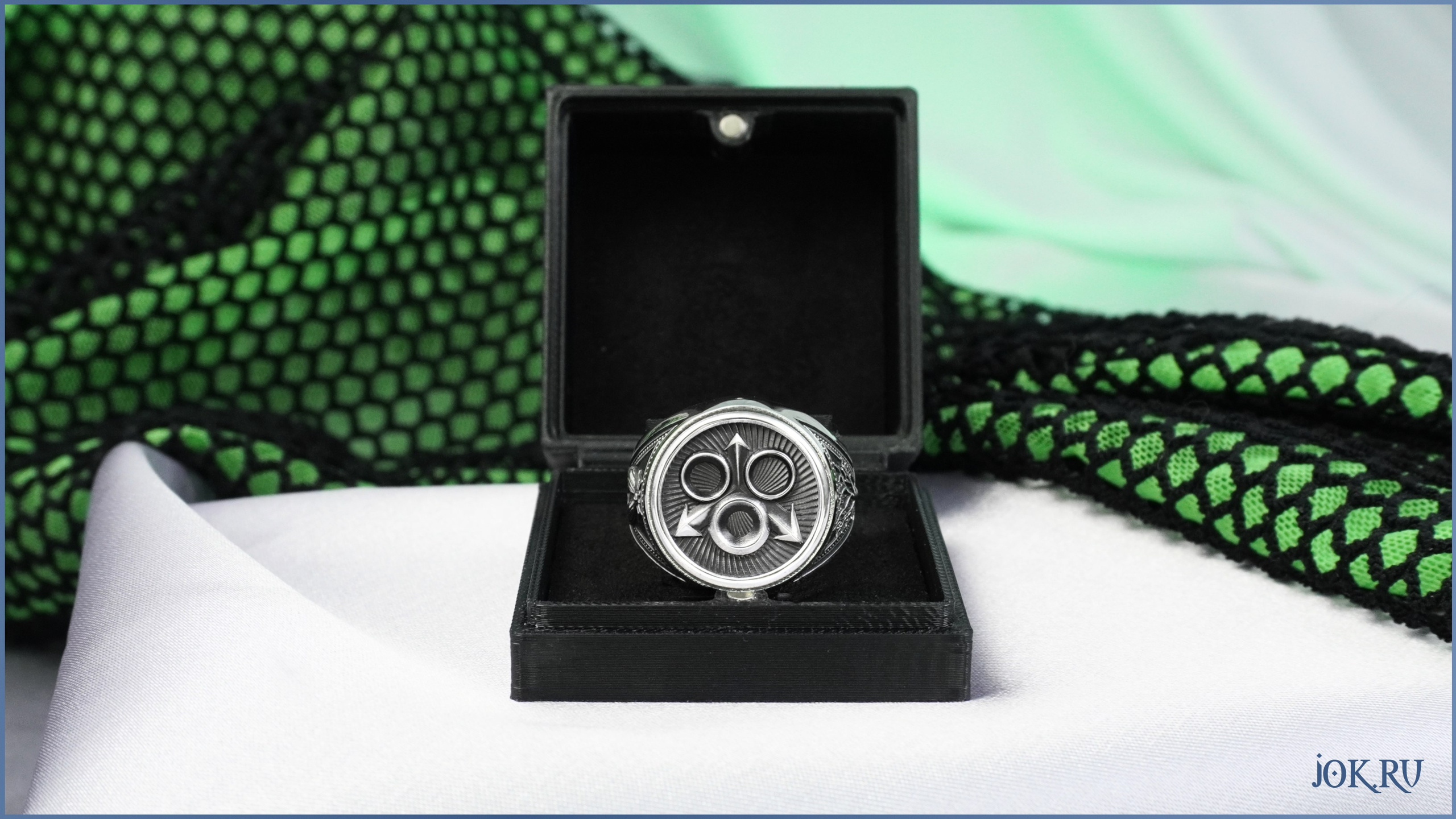 Этот перстень создан специально для поклонников настольных игр Warhammer 40,000 и Age of Sigmar