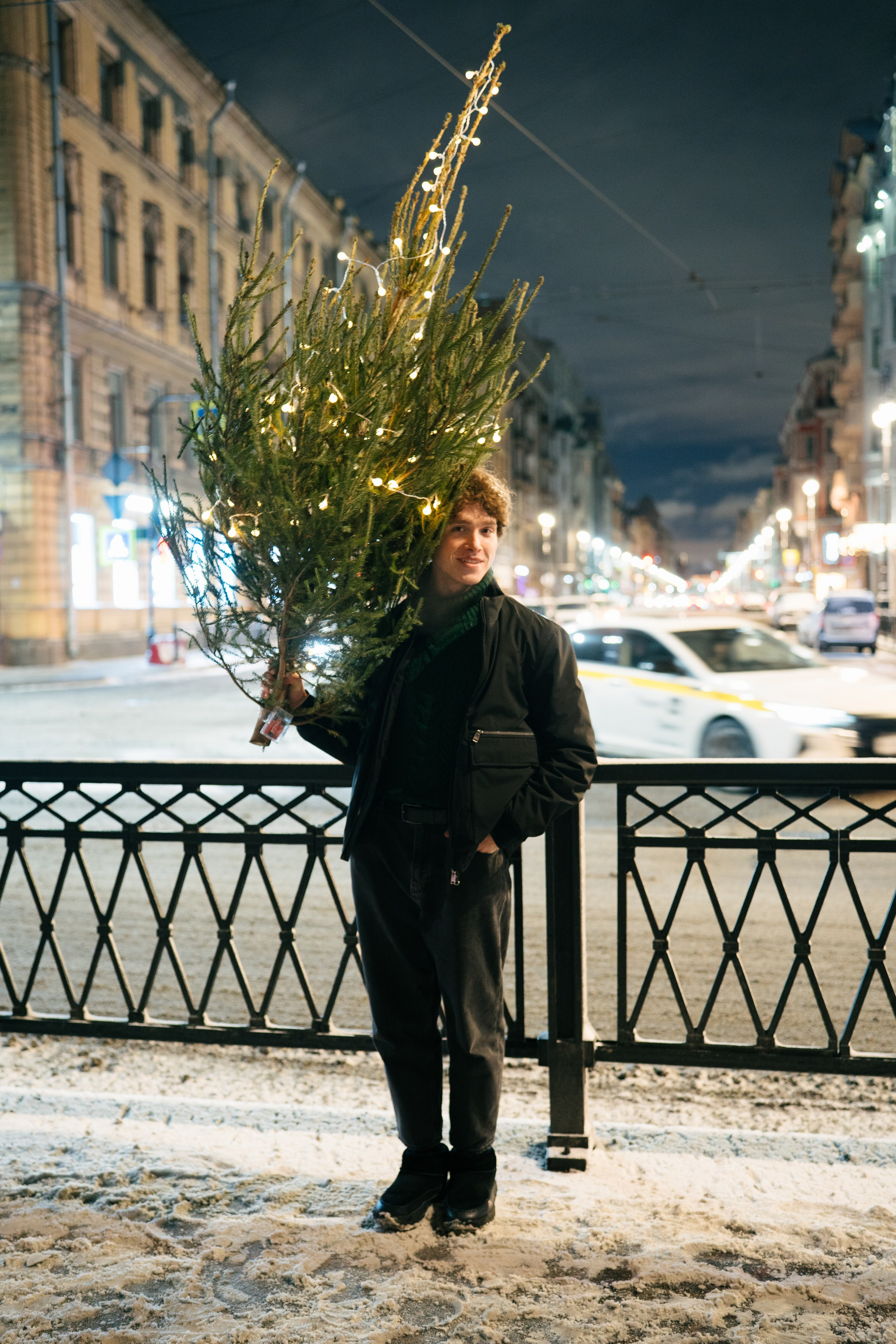 НОВОГОДНЯЯ ПРОГУЛКА ПАРЫ ПО ЧЕРНЫШЕВСКОЙ ПЕРЕД НОВЫМ ГОДОМ. Профессиональный фотограф, Санкт-Петербург — Виктория Богомолова