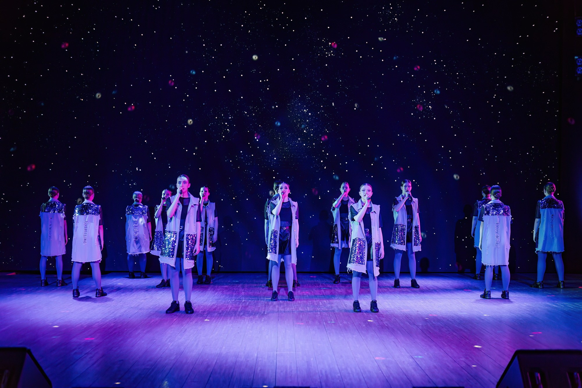 Отчетный концерт Образцового коллектива Алтая театра эстрадной песни «Созвездие». Свадебный и репортажный фотограф Никита Сницарев в Барнауле