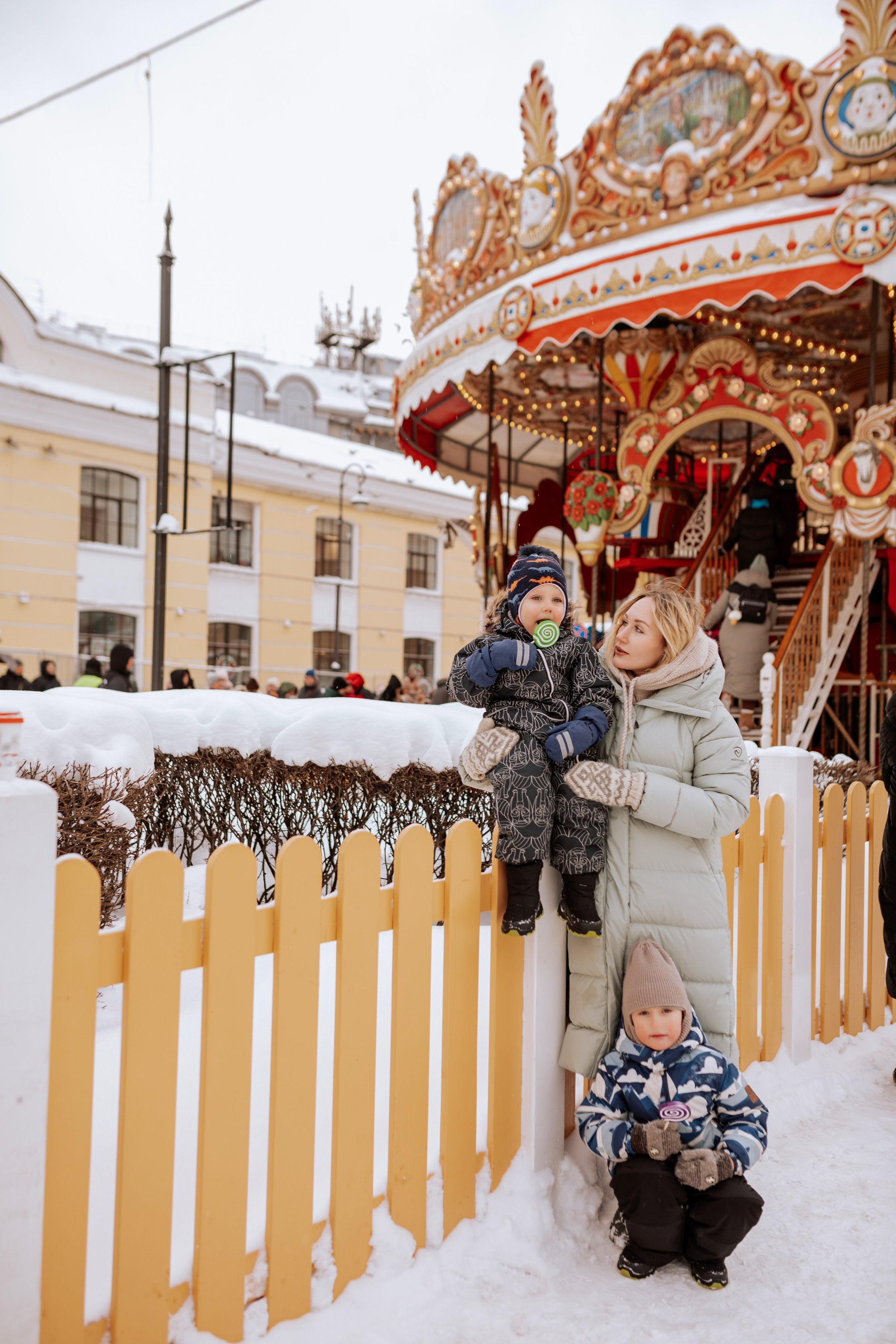 Семейная, Манежная площадь