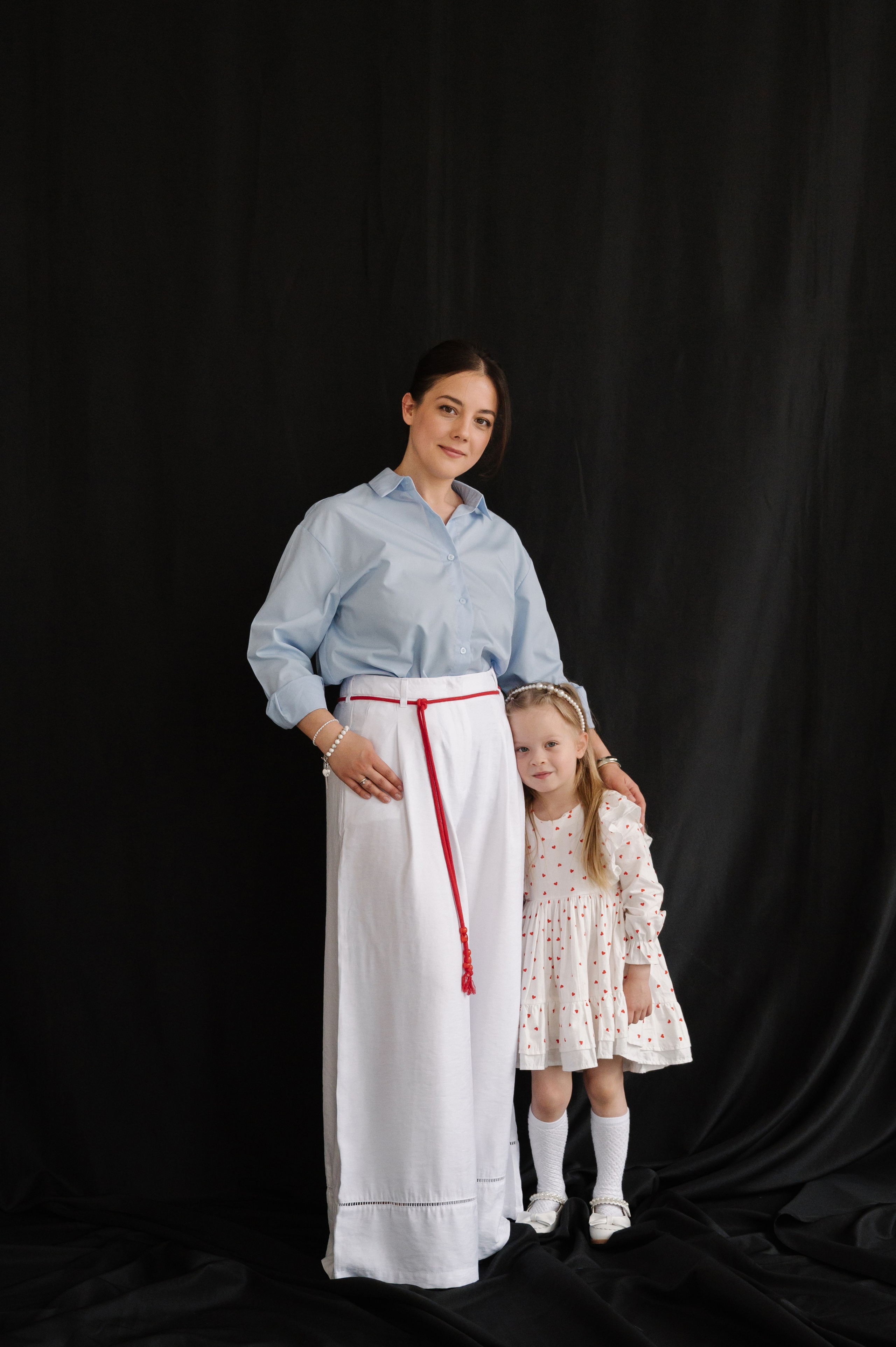 Алина. Профессиональный фотограф беременности в СПБ. Стильные фотосессии беременности в стиле минимализм и классическая фотография