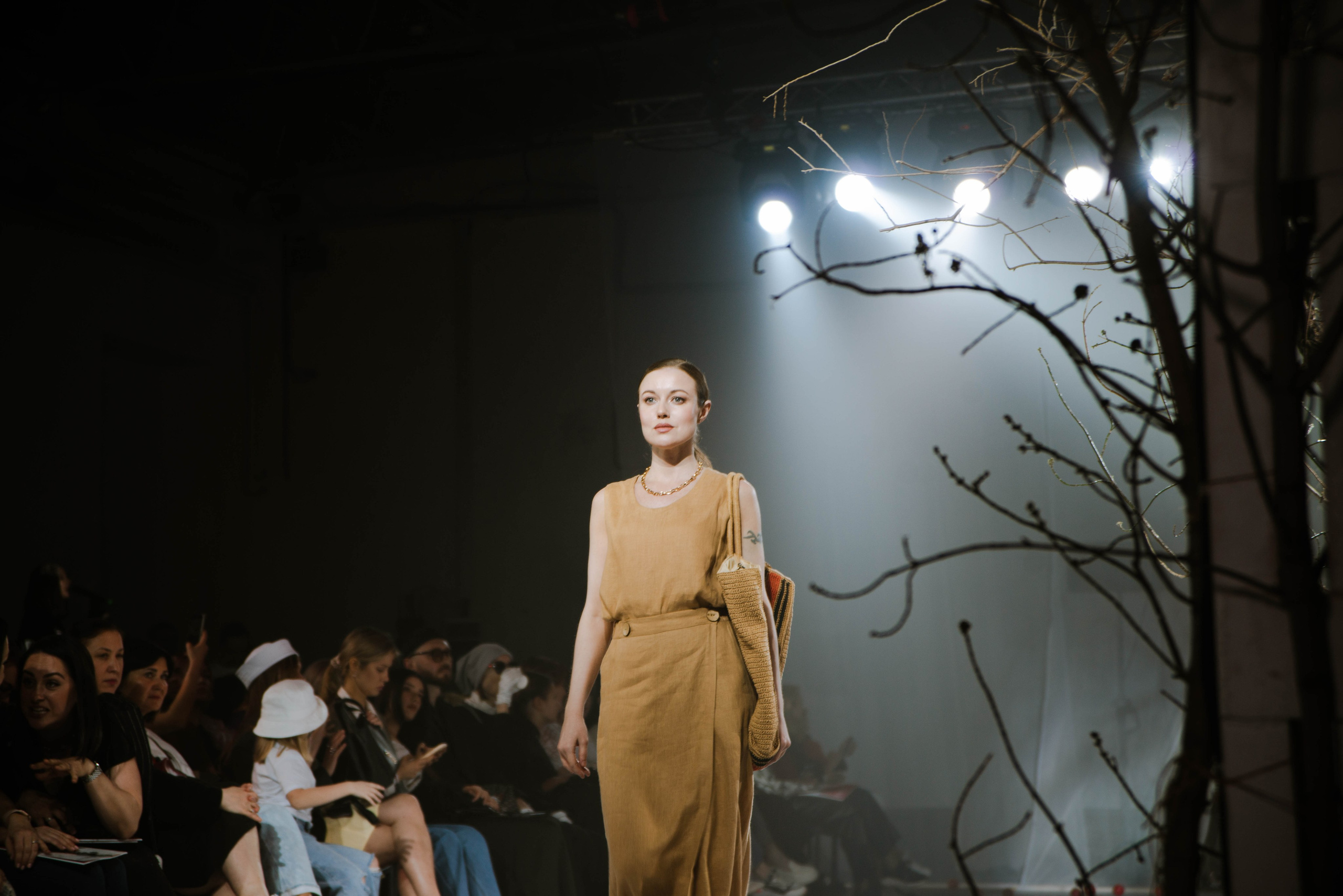 Показ «Красный Шум». Ксения Glossa. Портретный и репортажный фотограф в Самаре