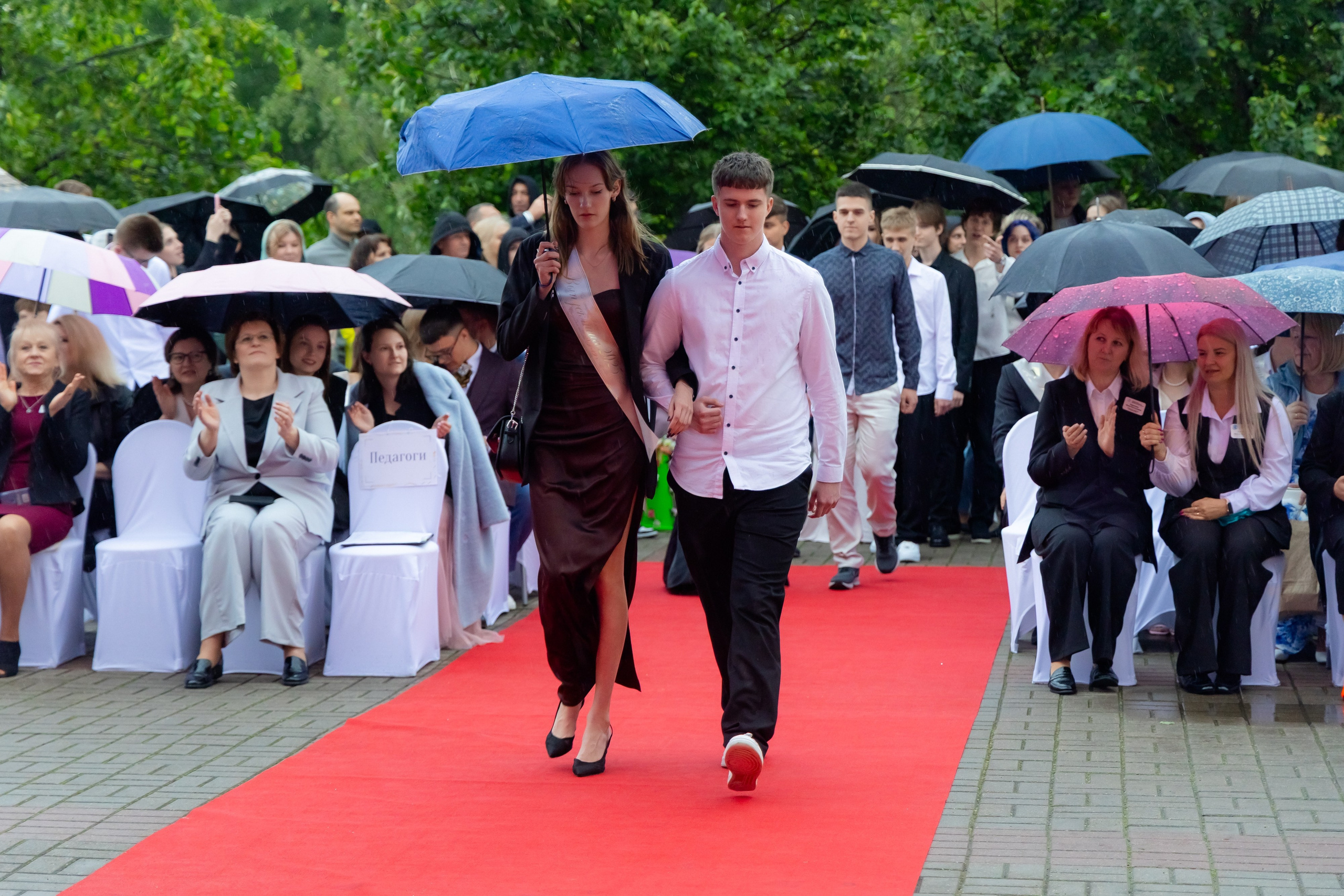 Школьный выпускной 2025 год в Минске, Беларуси. Свадебный фотограф в Минске/Беларуси Сергей Спиридонов