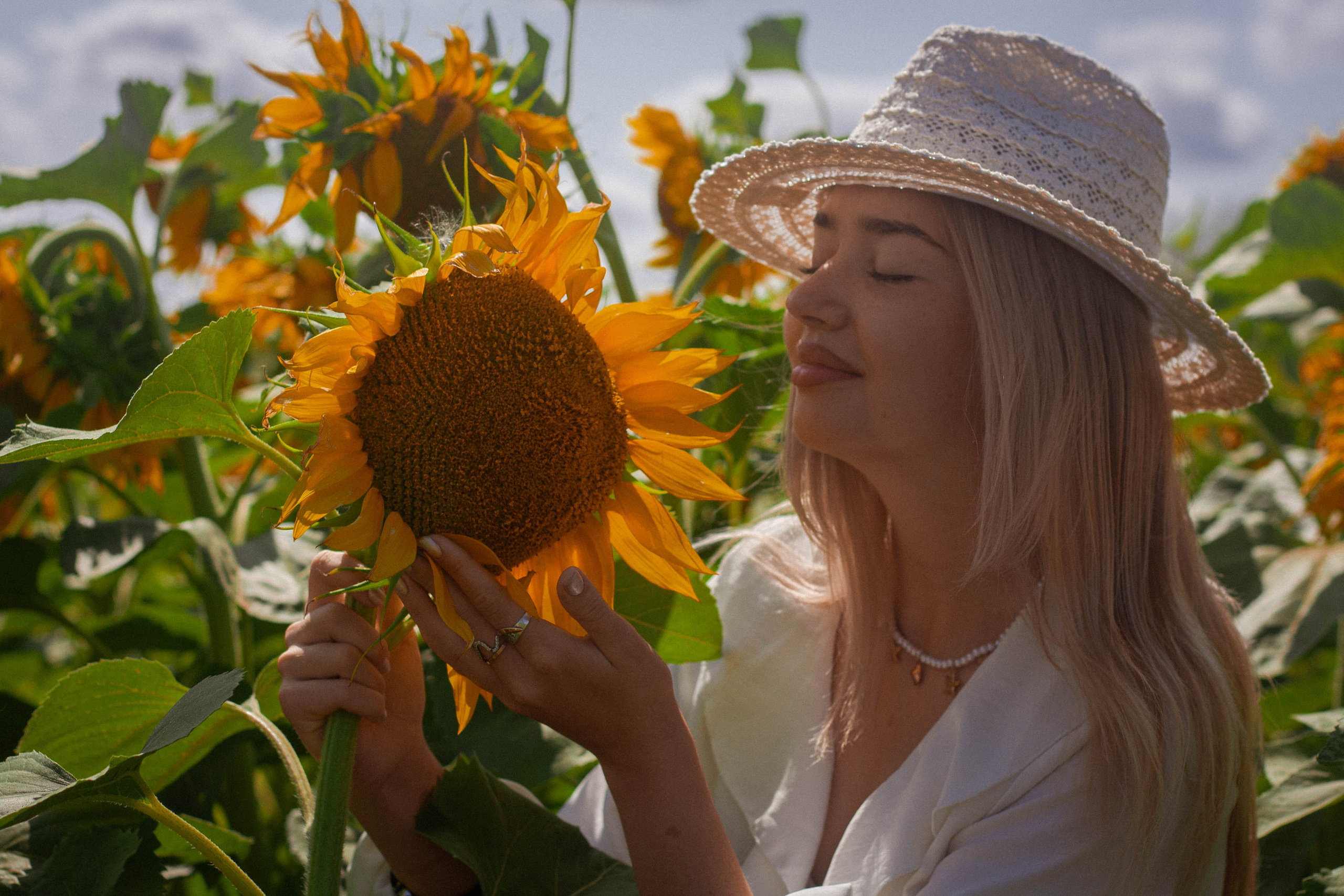 Настроение: уйти в поле с подсолнухами. Портретный фотограф в Саратове
