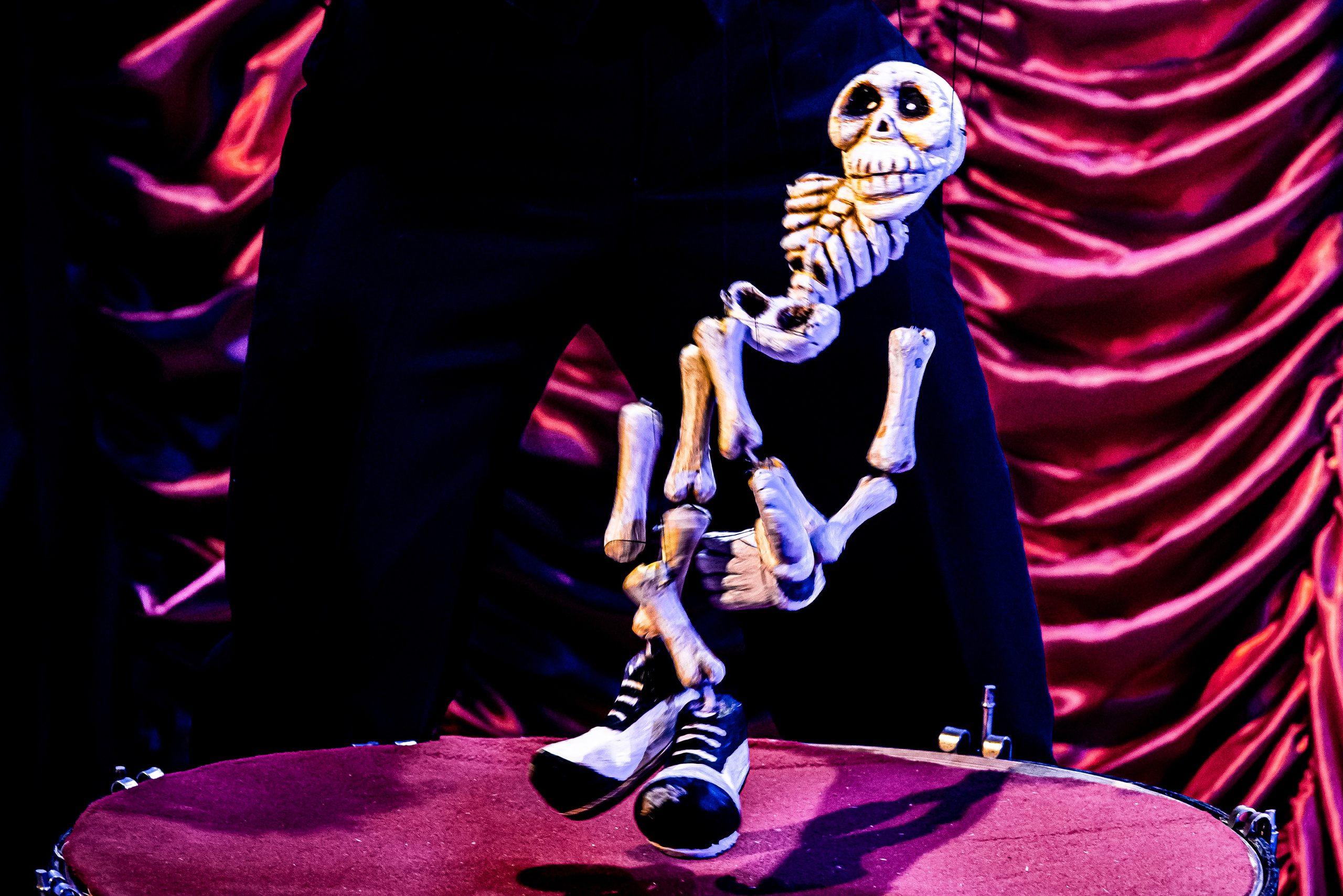 Цирк из Саквояжа спектакль театра САКВОЯЖ. Фотограф в Сочи Юрий Шептаев