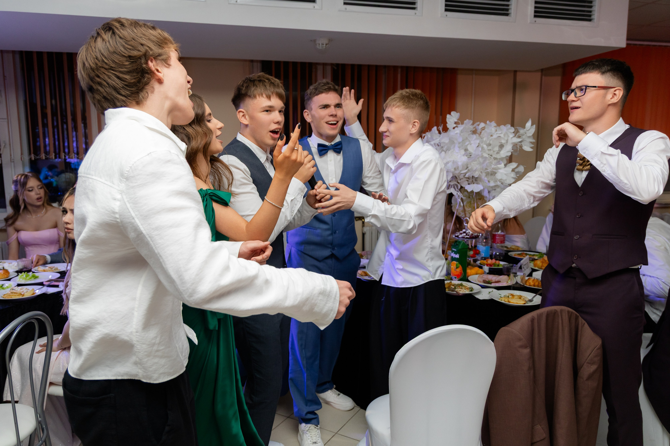 Школьный выпускной 2025 год в Минске, Беларуси. Свадебный фотограф в Минске/Беларуси Сергей Спиридонов