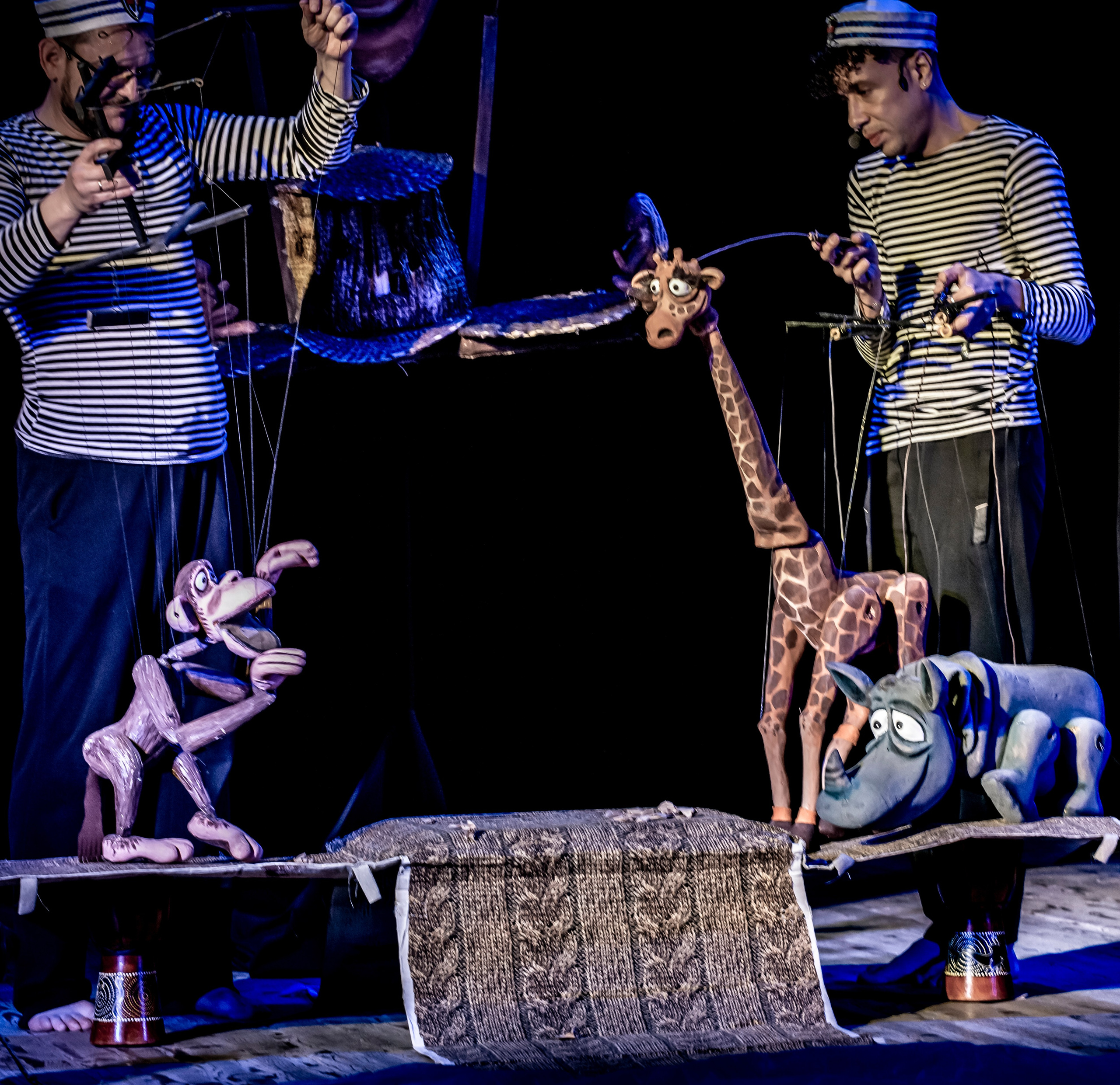Жирафа и носорог спектакль театра Саквояж. Фотограф в Сочи Юрий Шептаев
