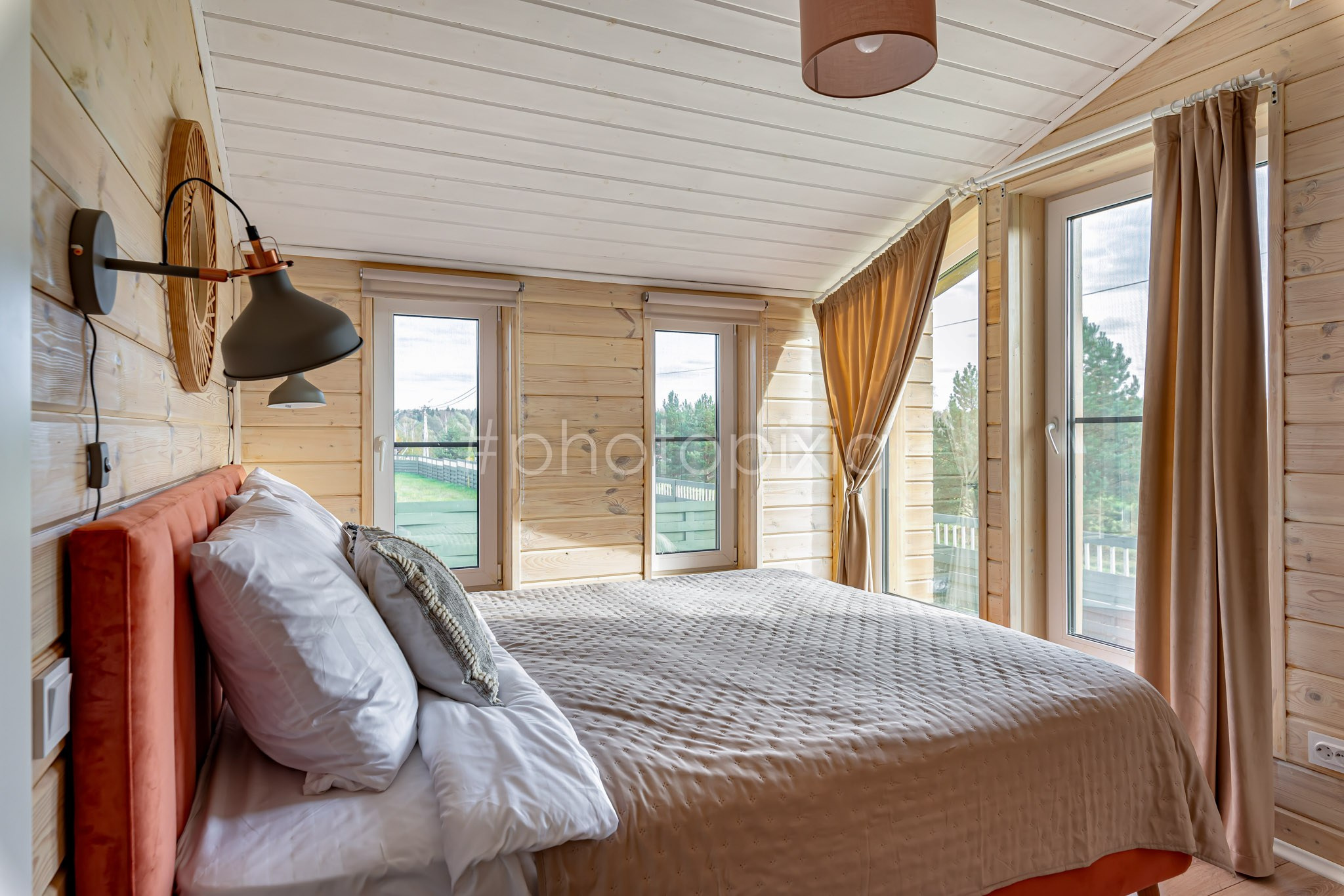 Съёмка загородного дома для аренды в ДПК Большие Всходы. Интерьерная съёмка и виртуальные туры — Интерьерный фотограф Кузнецов Сергей (photopixiq)