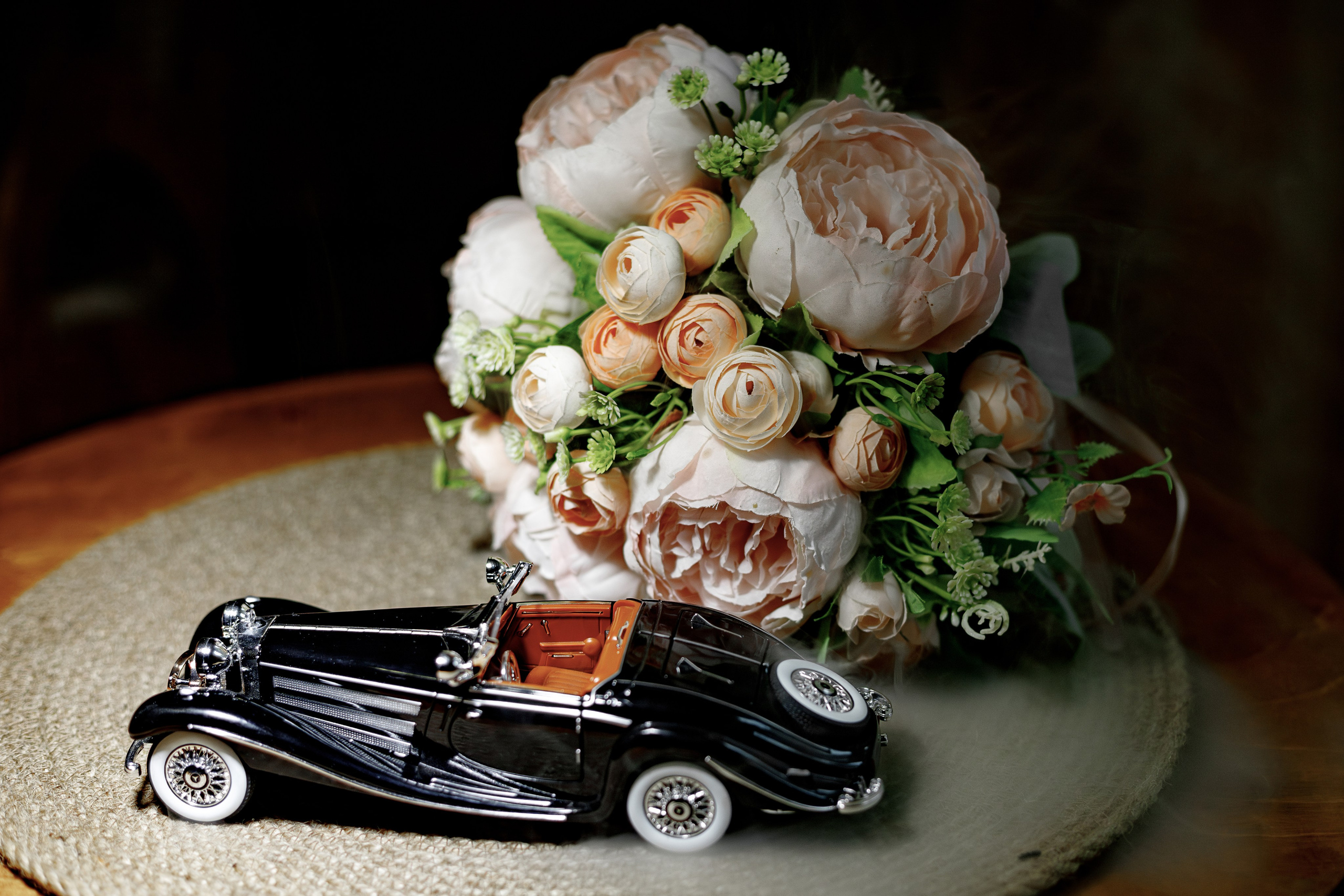 Магия свадебного дня в Новосибирске, свадебная лавстори в студии и на уличной локации. Фотограф Ольга Баранова