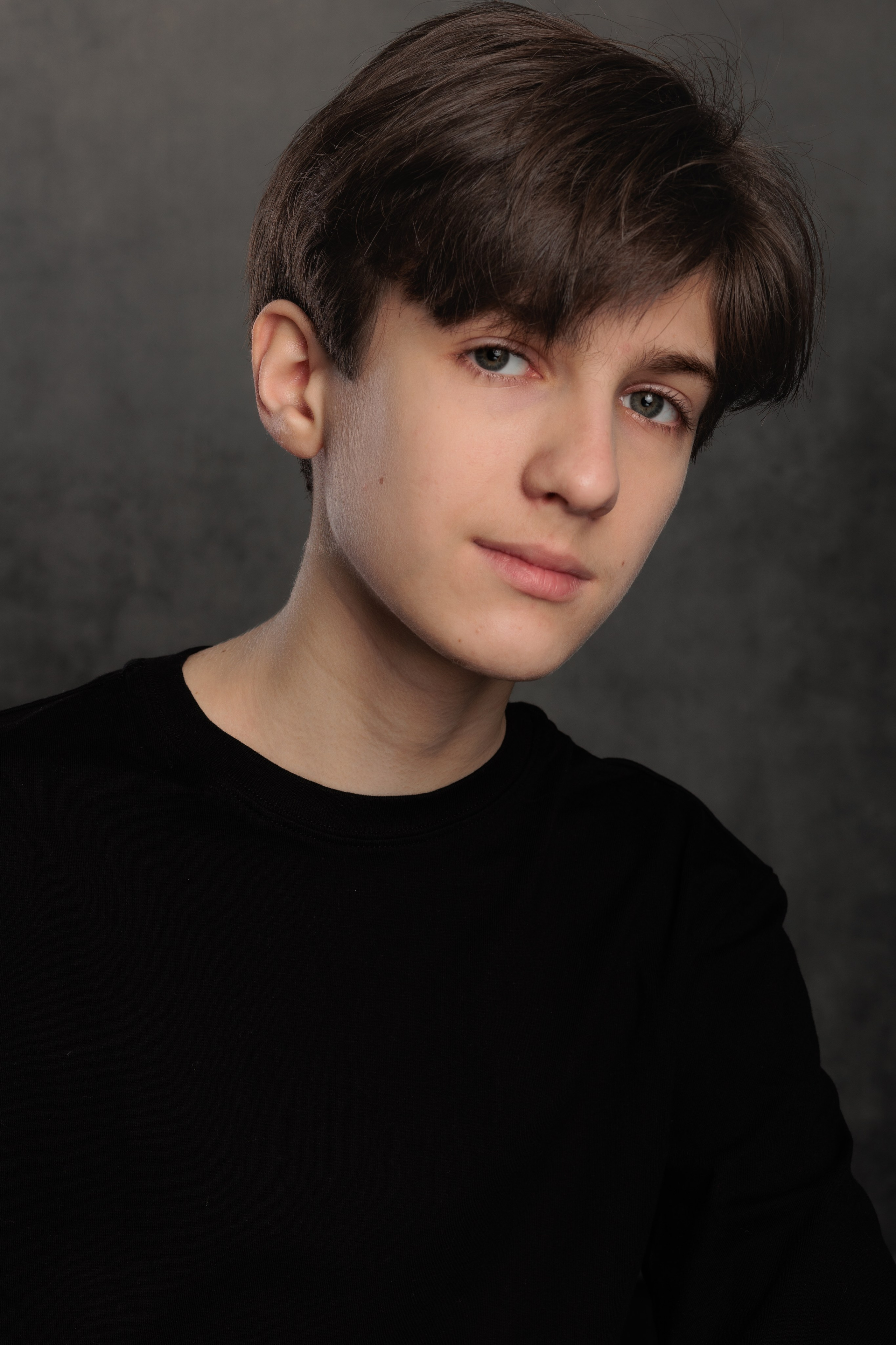 АРТЕМ. Я фотограф из Москвы к Вашим услугам