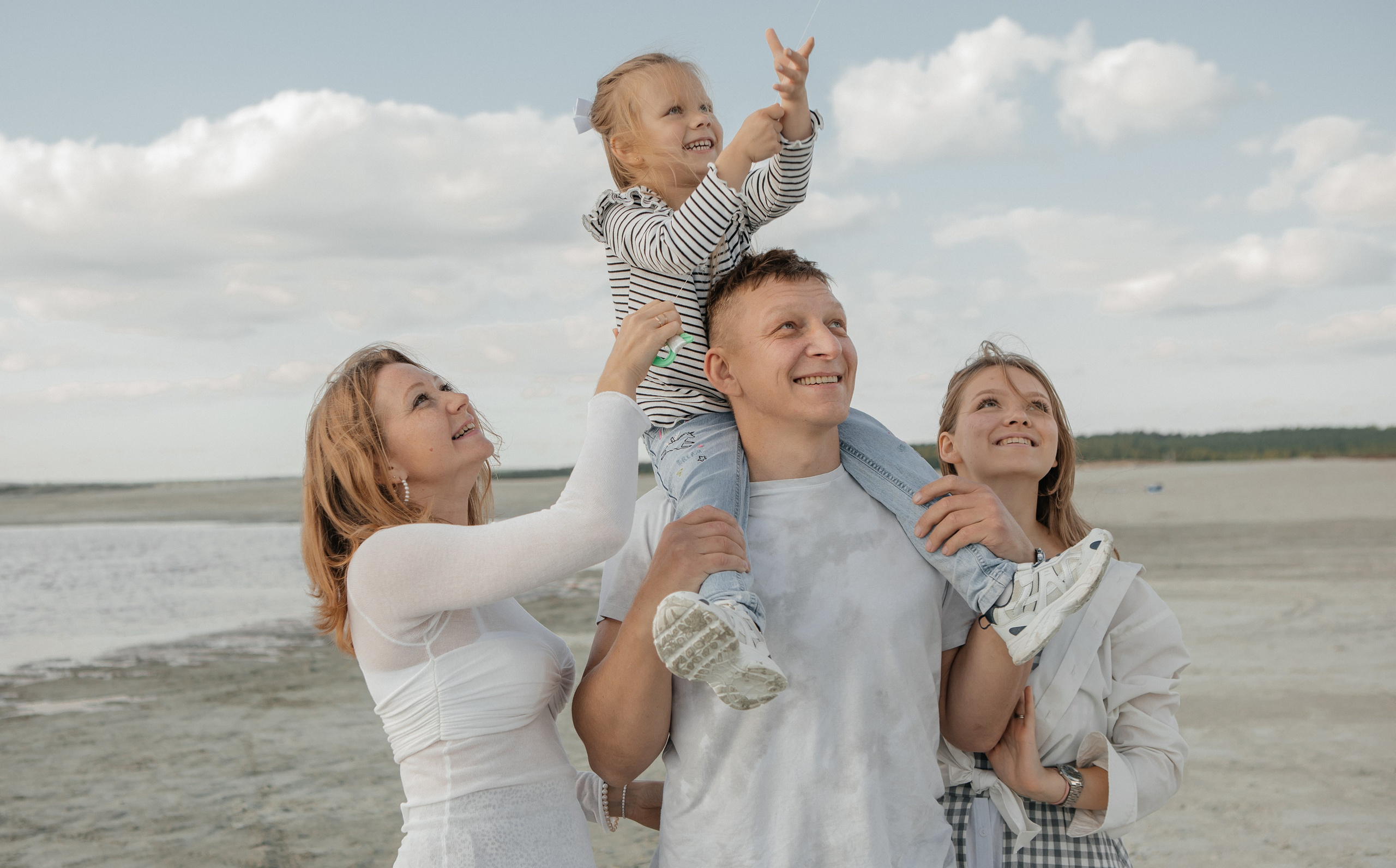 Семейная фотосессия в песках. Свадебный и семейный фотограф Ибрагимова Мария из Екатеринбурга