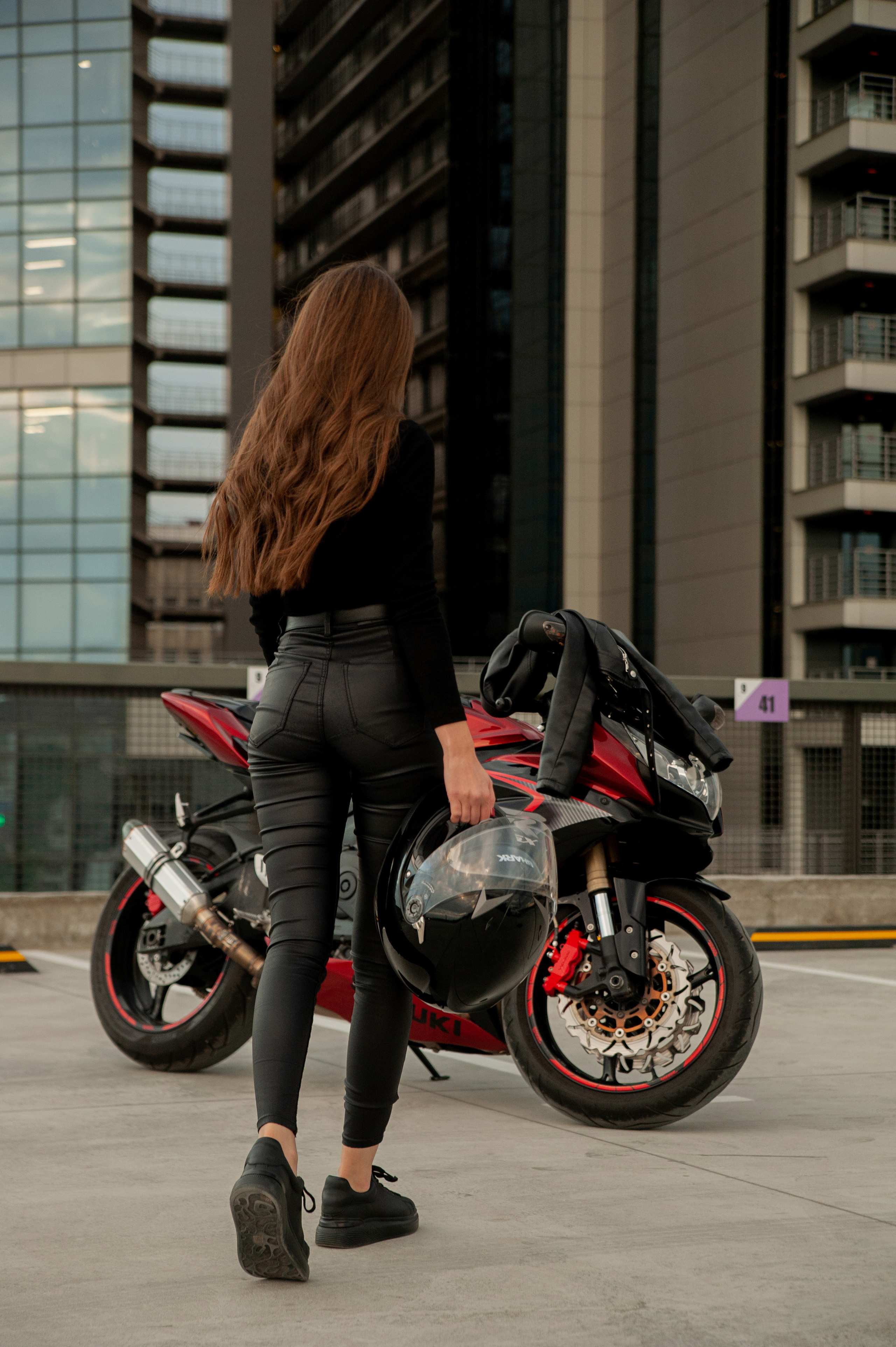 Alena in the parking. Фотограф в Красноярске