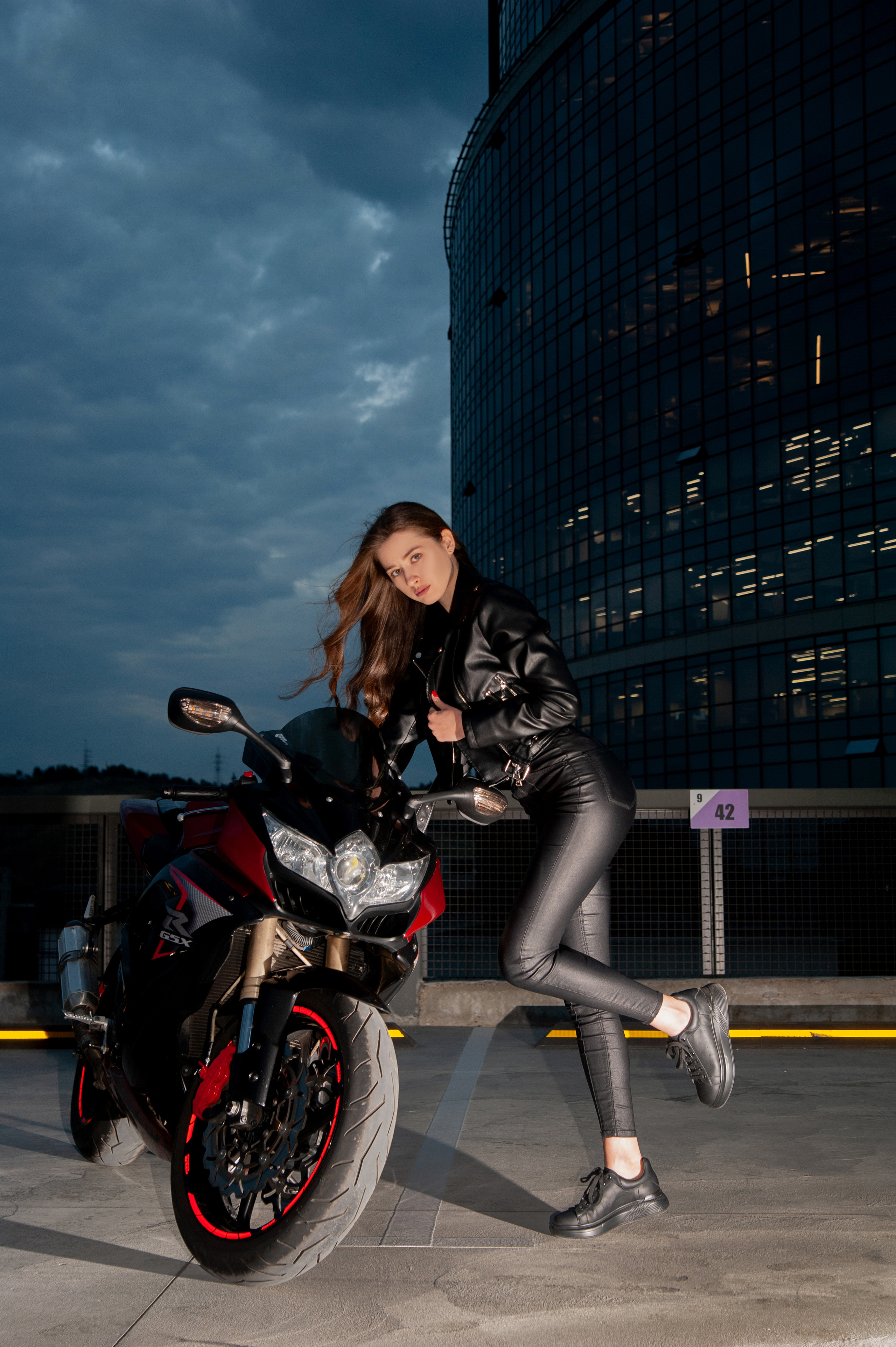 Alena in the parking. Фотограф в Красноярске