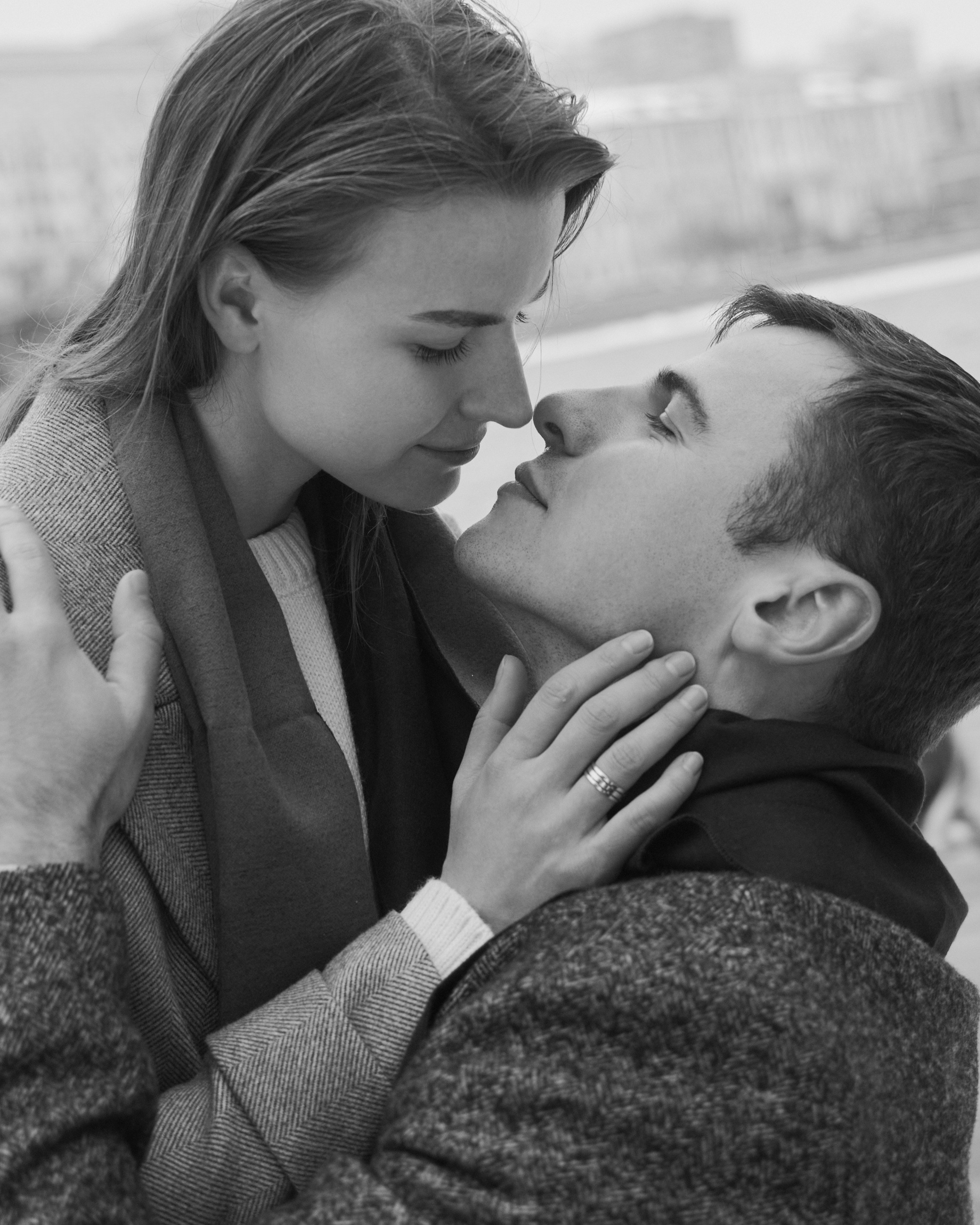 Любовь начинается с поцелуя. Minflo Photographer